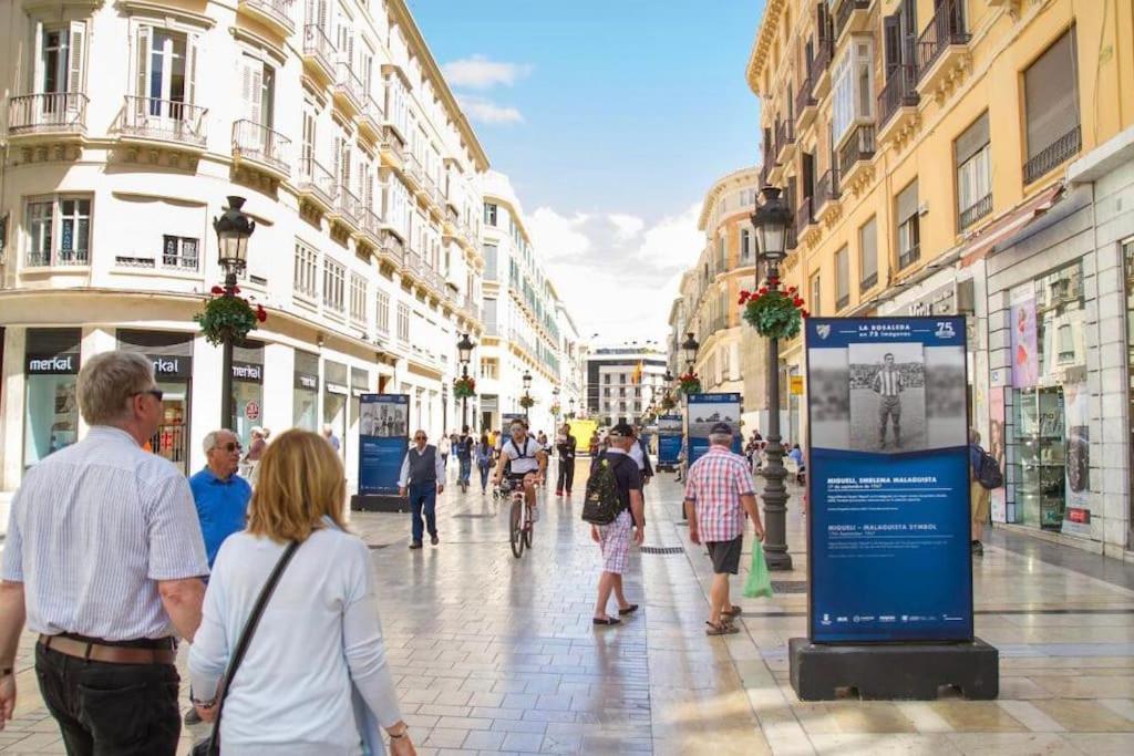 Piso Junto A La Catedral, 4-5 Personas * Málaga