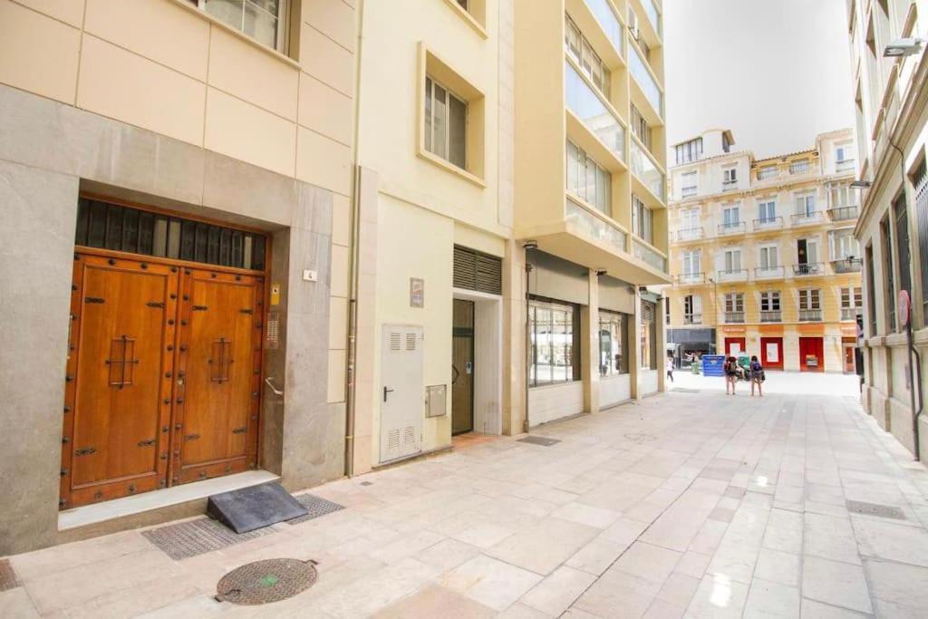 Piso Junto A La Catedral, 4-5 Personas * Málaga