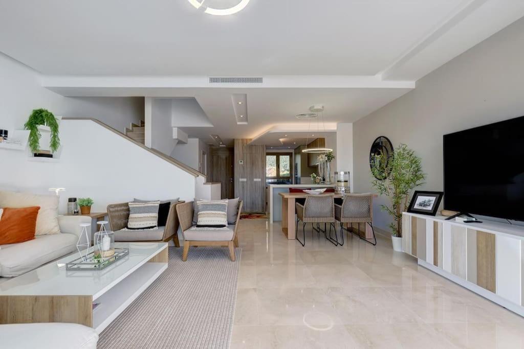 007 Modern 3 Bed Frontline Golf Townhouse In La Cala Golf With Mountain Views Holiday home Malaga