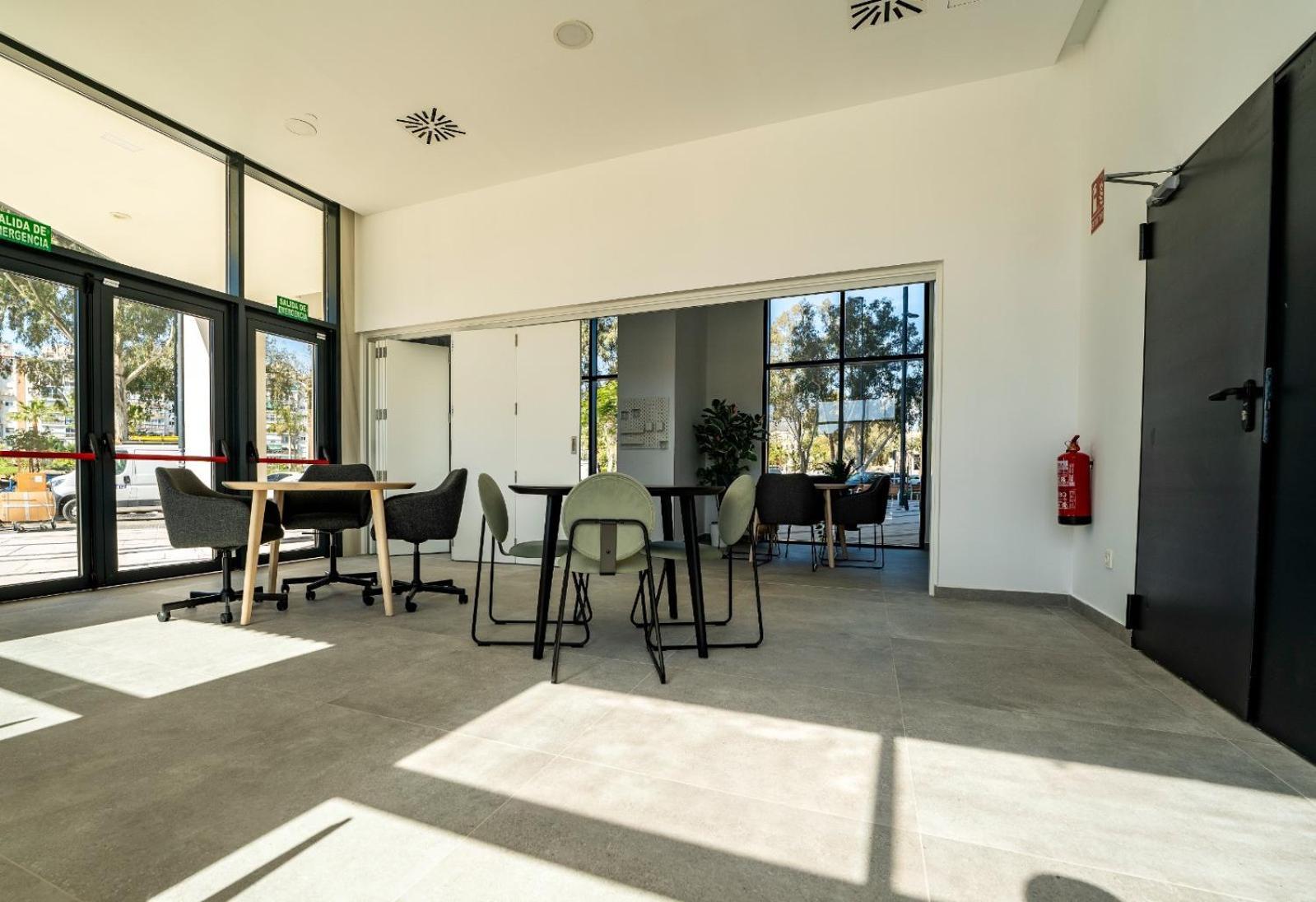Skyline 4 Pool & Parking Free Semesterbostad