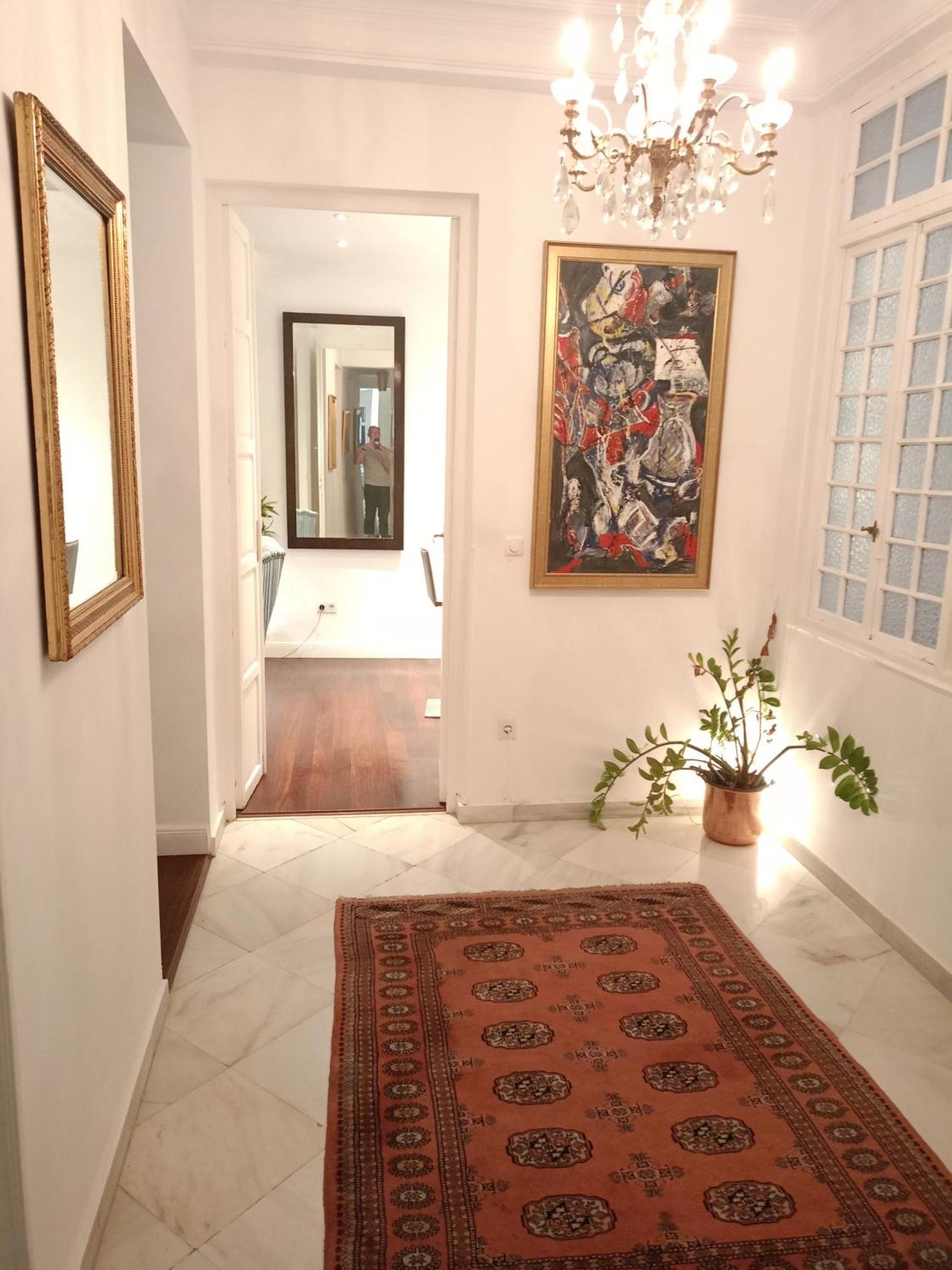 Small Stylish Room With Comfortable Queen-Size Bed In Very Large, Beautifully Decorated Shared Flat In The Historic Centre Of Malaga *