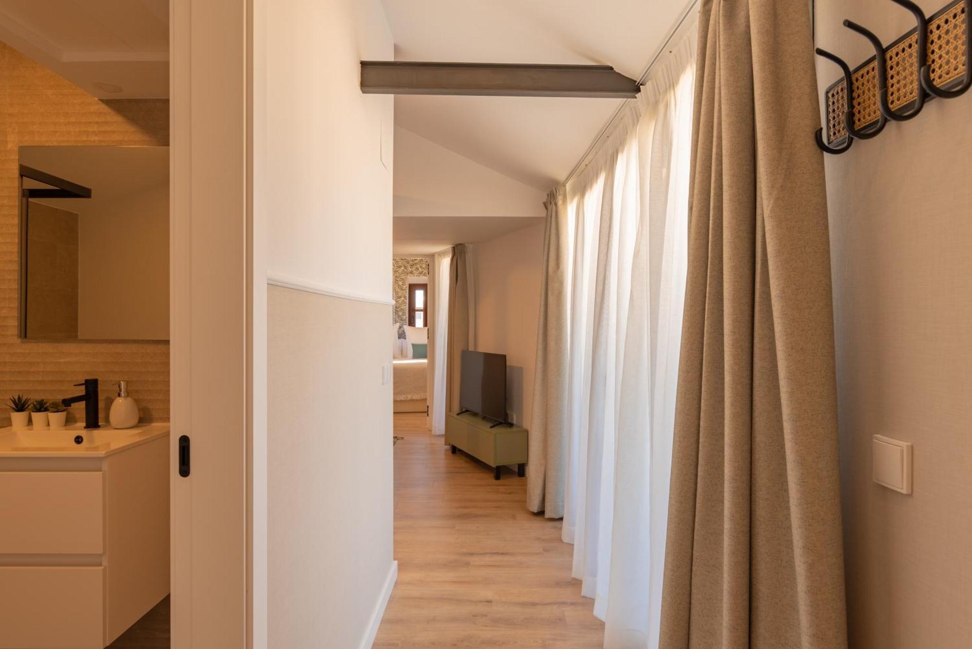 Feelathome Atarazanas Apartment
