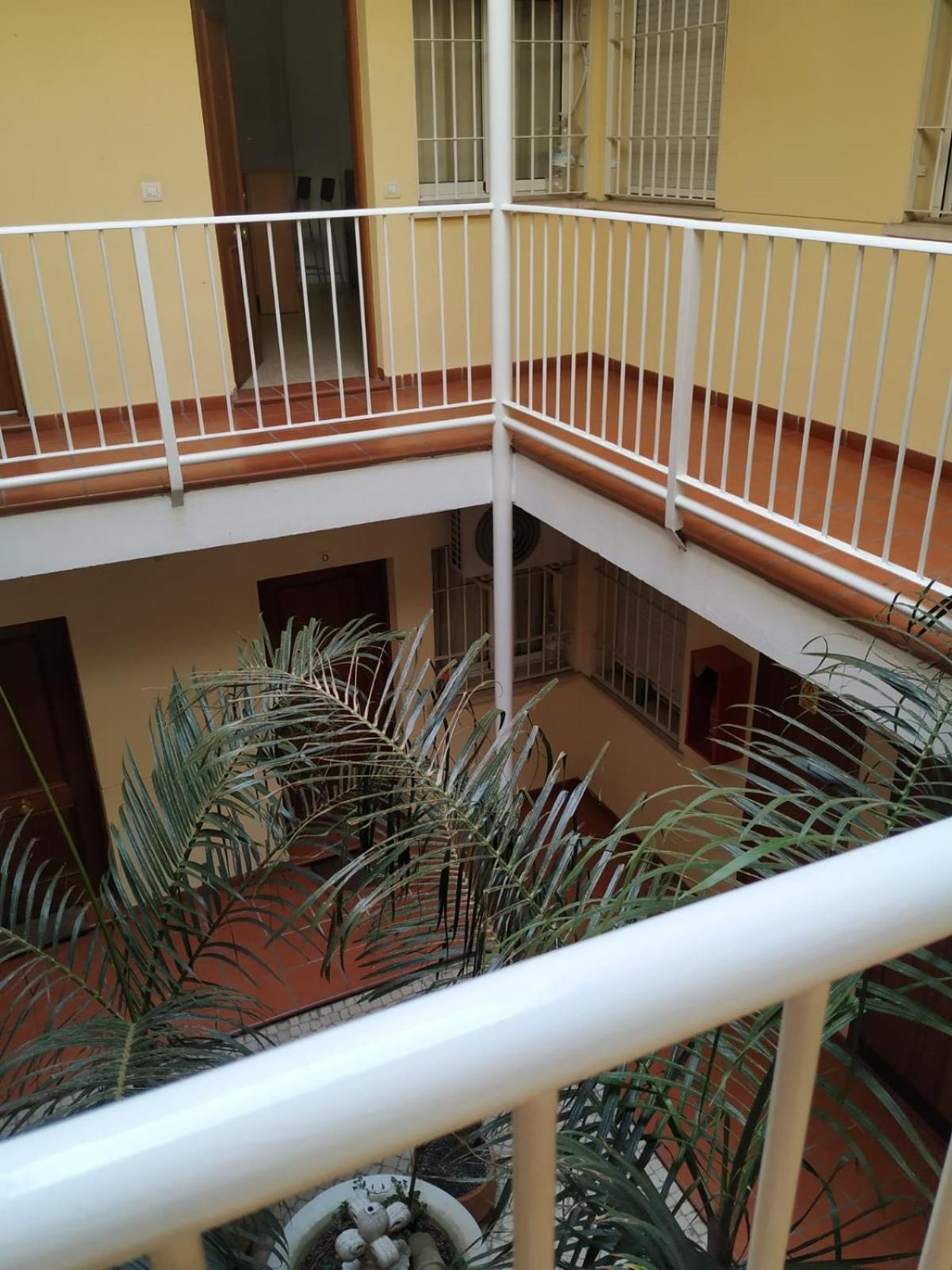 Tuga Dos Aceras 38 * Málaga