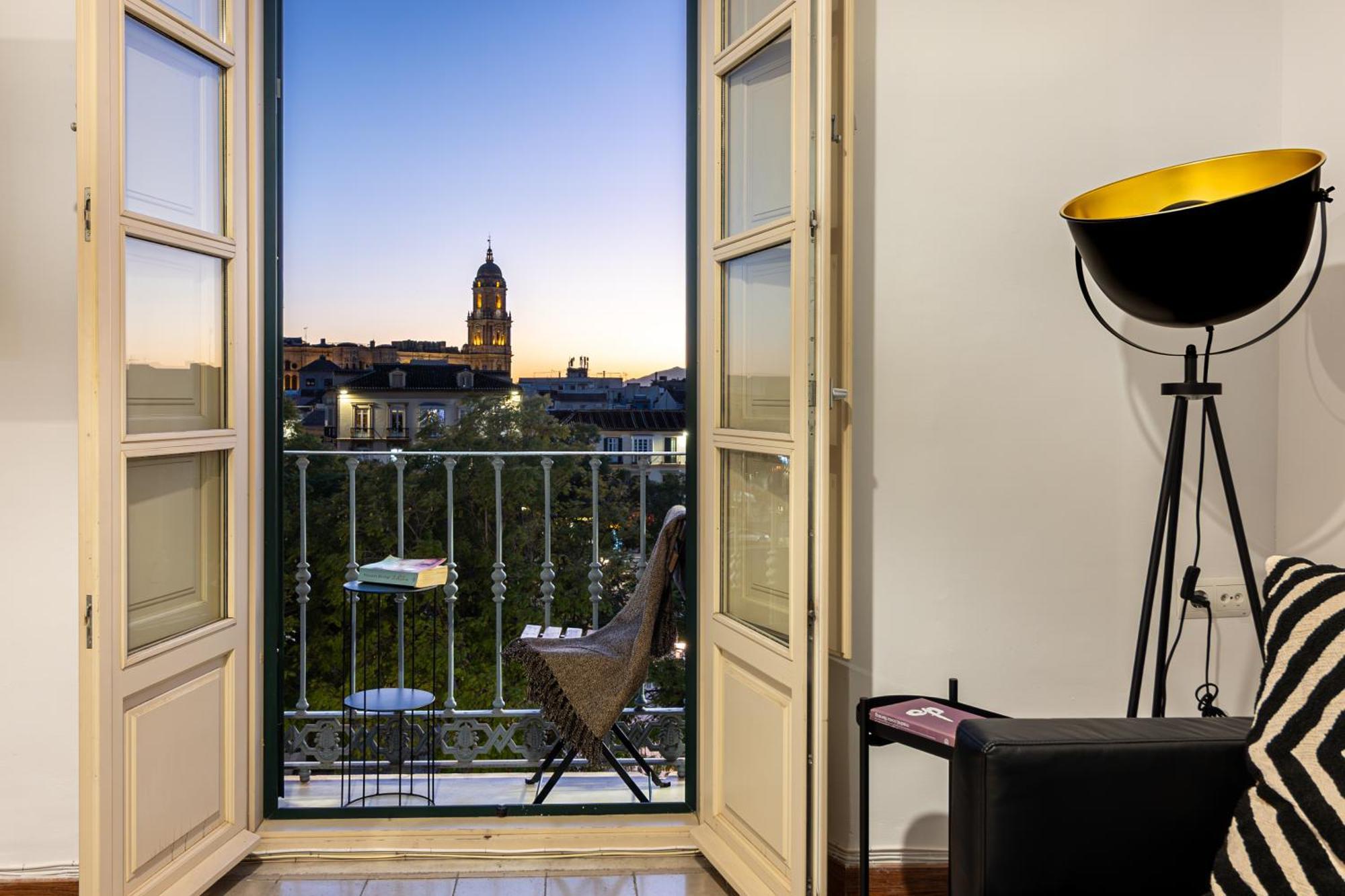 Center Flat Balcony At Picasso's
