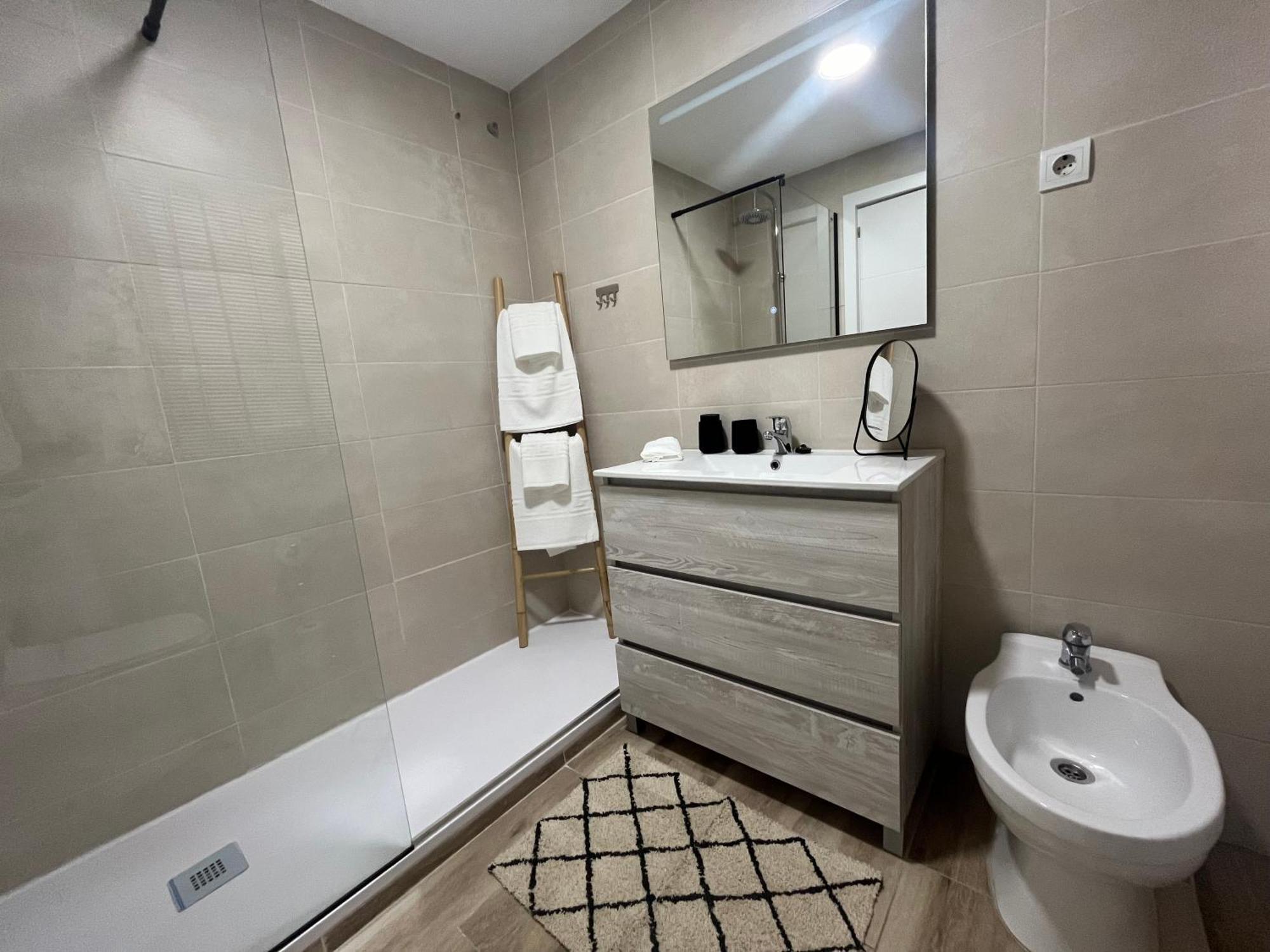 Rent4 Huelin Leilighet *