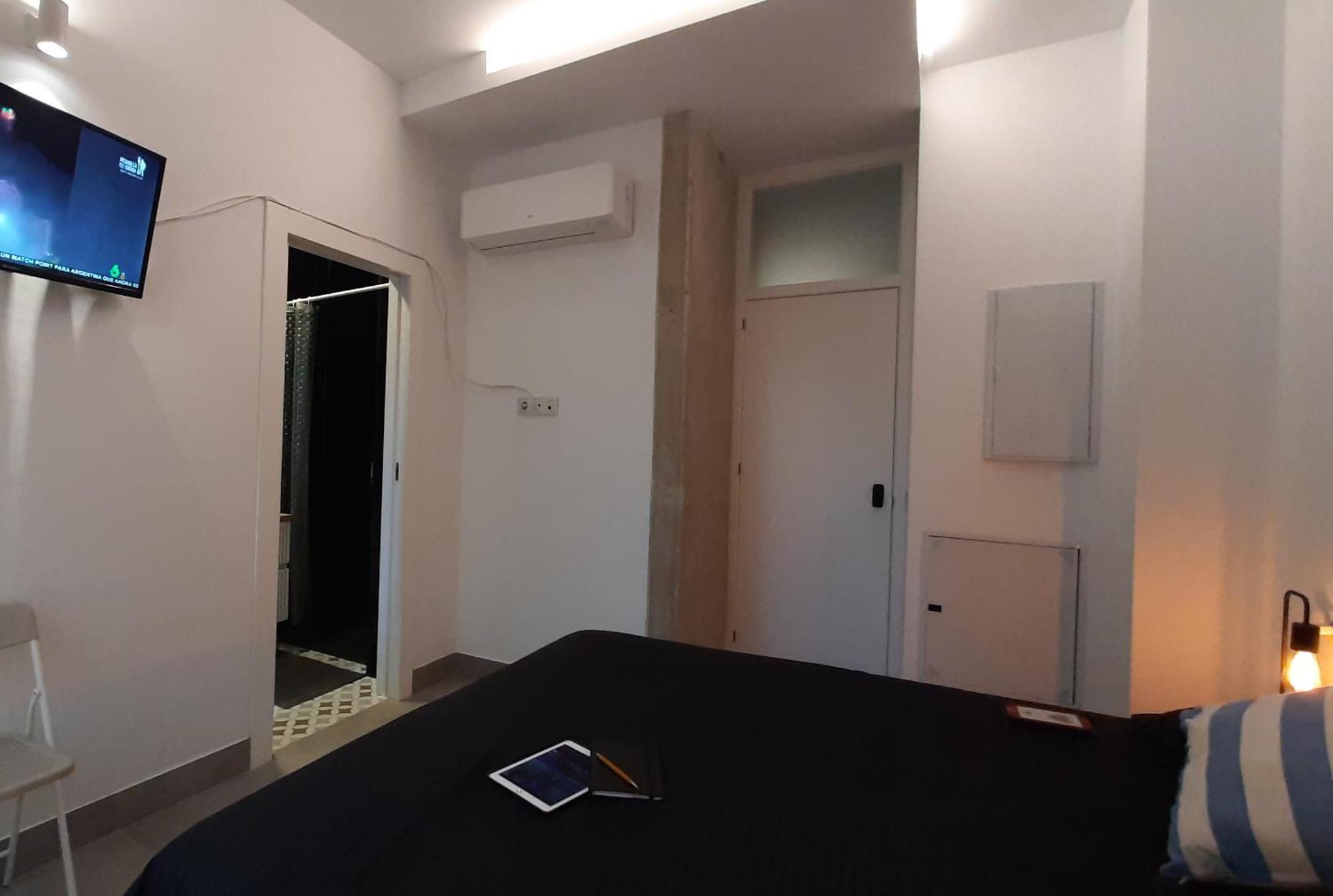 With Two In The Center Of Appartement *