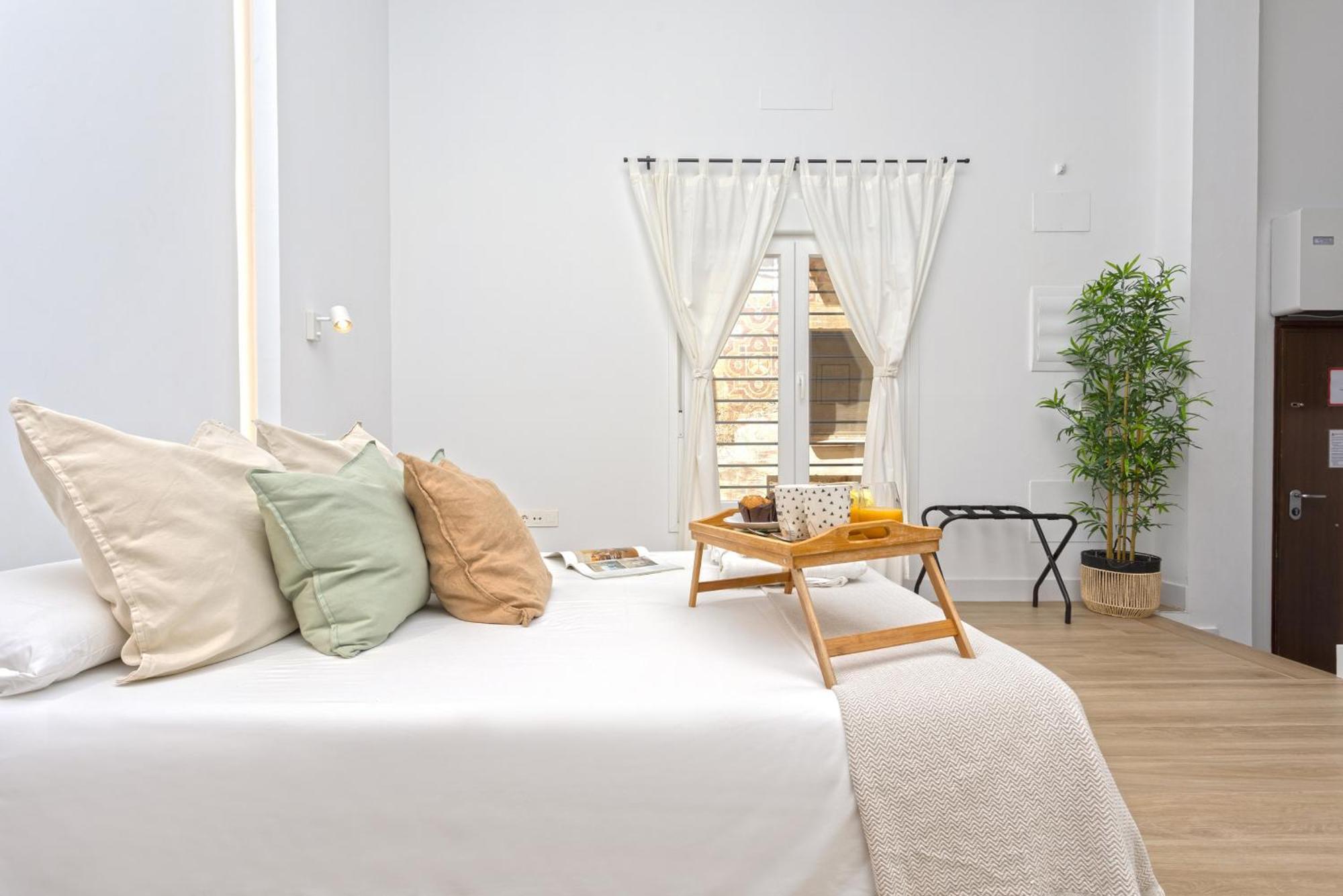 -malagasunapts- Citycenter Spacious Lägenhet