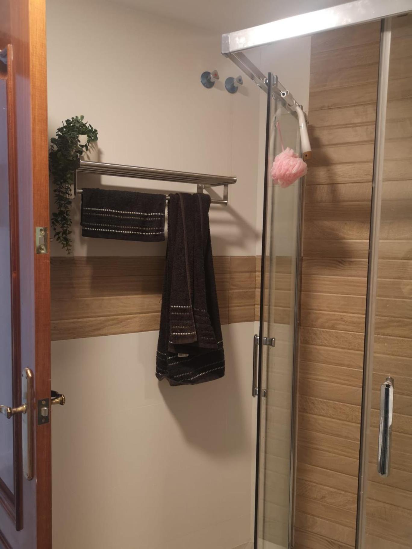 Homestay Flat With Balcony Ac Direct Bus To Sleeps 7 Malaga