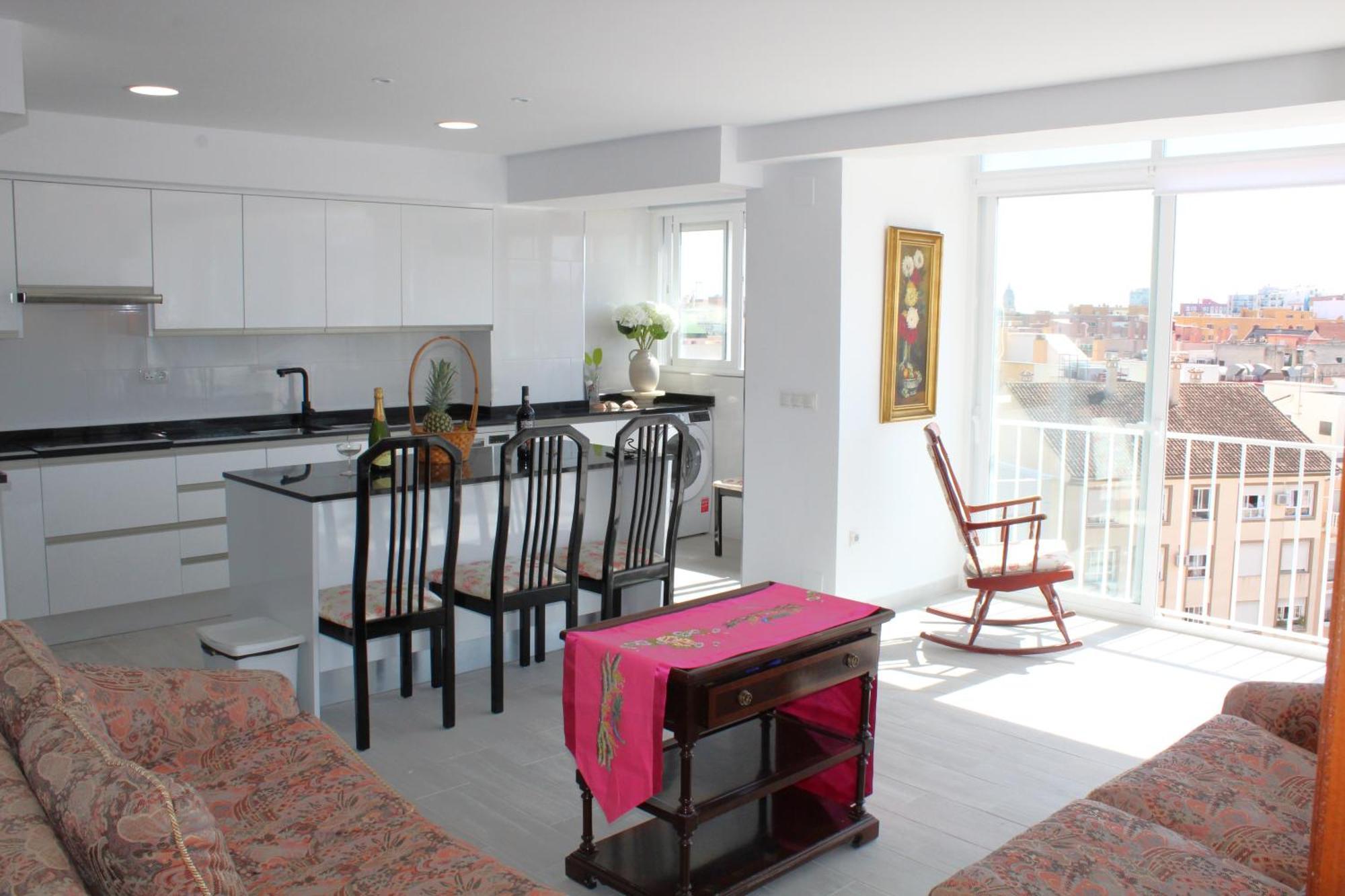 Homestay Flat With Balcony Ac Direct Bus To Sleeps 7