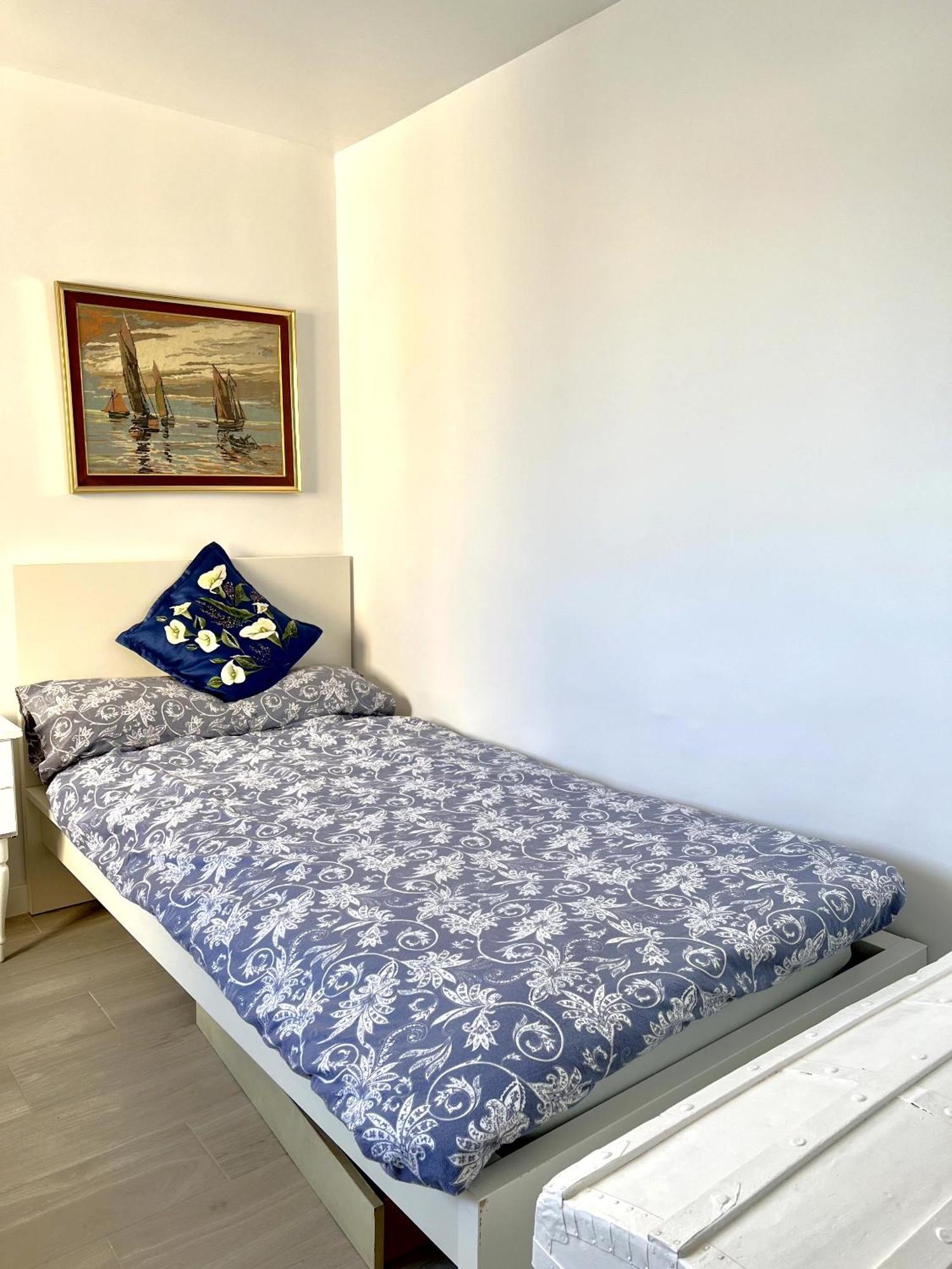 Homestay Flat With Balcony Ac Direct Bus To Sleeps 7 *
