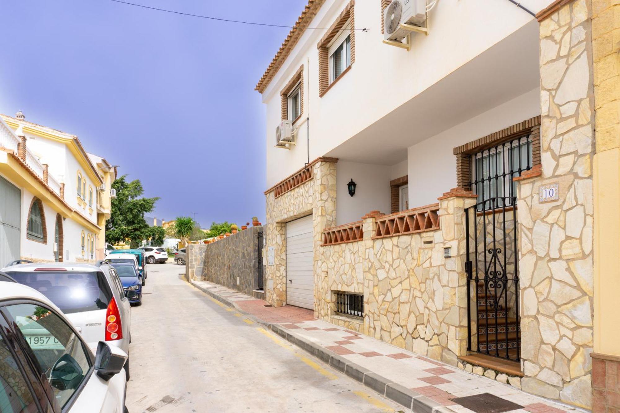 House Pool & Parking Casa vacanze