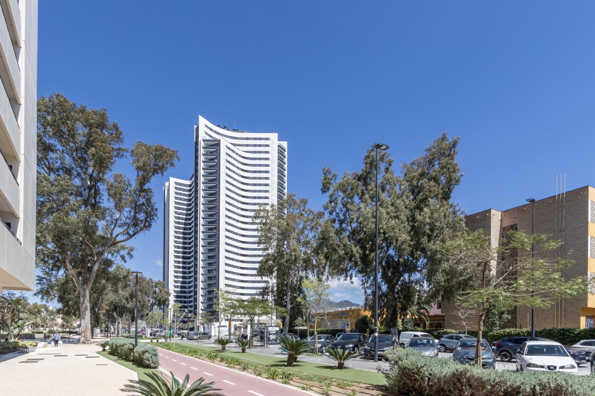 Skyline 4 Pool & Parking Free Semesterbostad