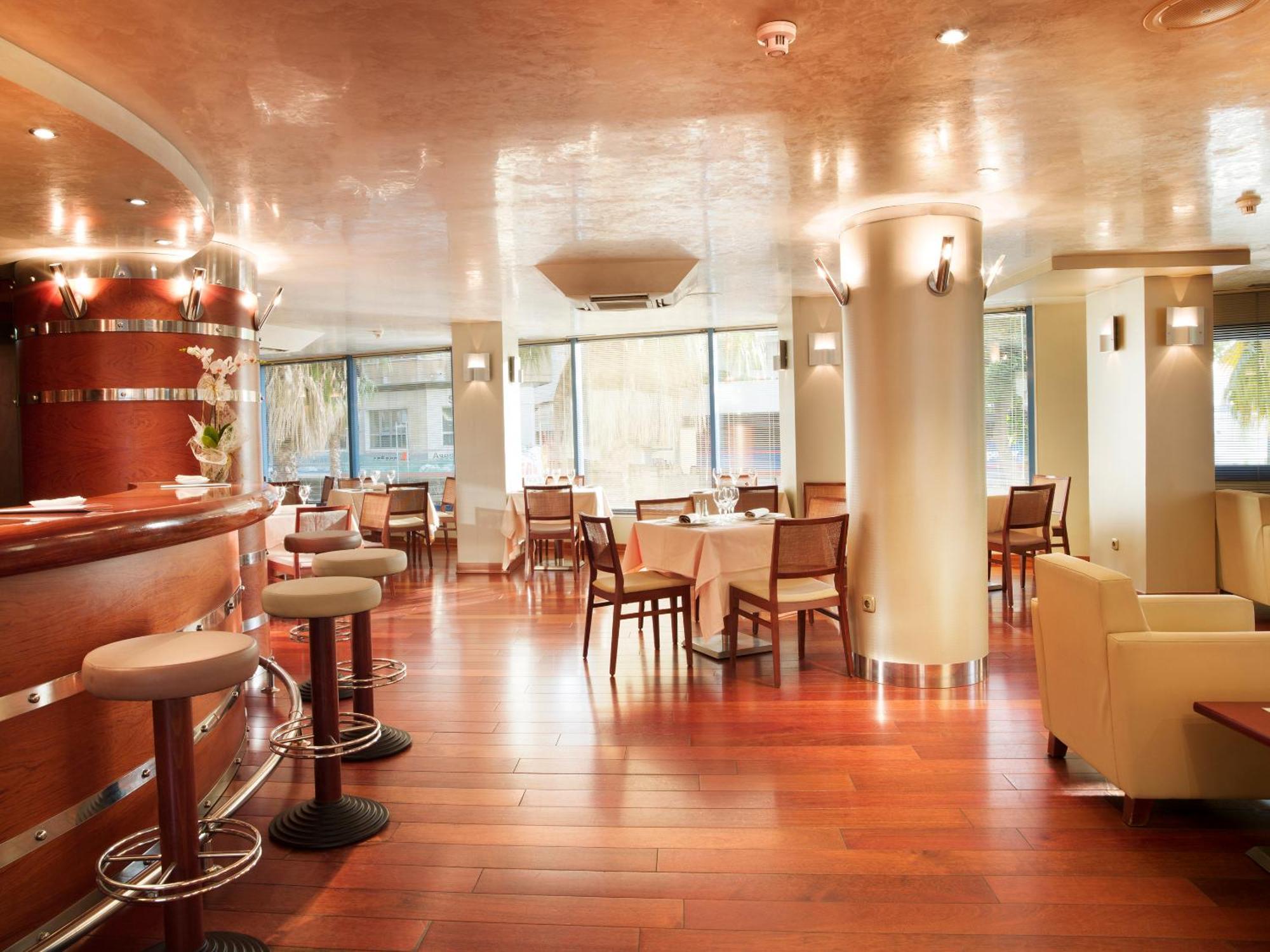 Hotell Ms Maestranza 4*