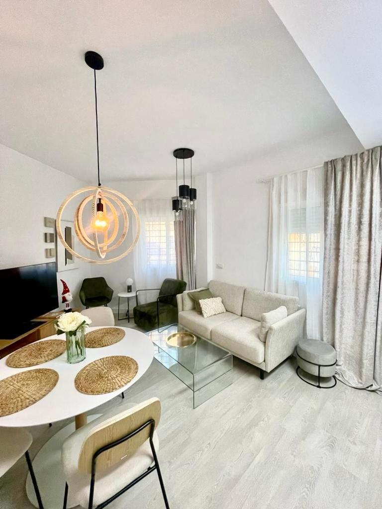 Apartment Historical Centre! Private Terrace & Gym-near Public Parking *