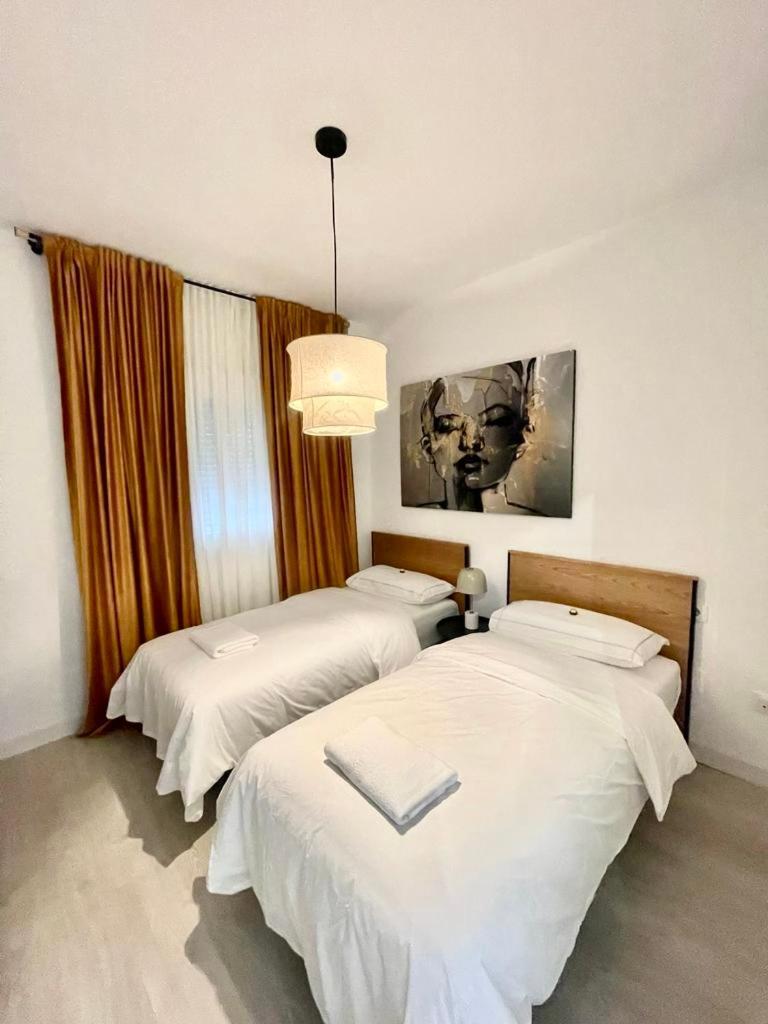 Apartment Historical Centre! Private Terrace & Gym-near Public Parking