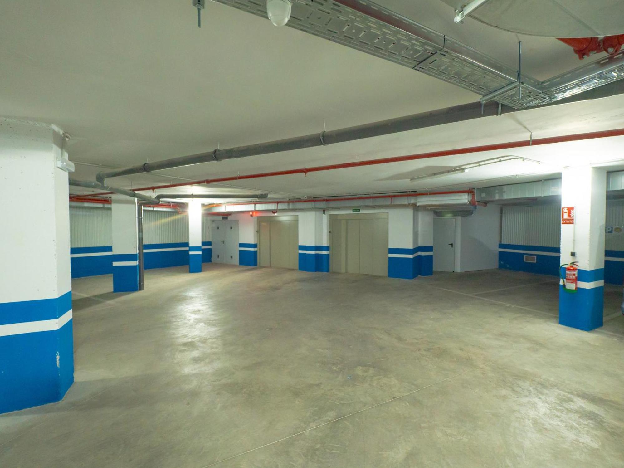 Cubo's La Union Pool & Parking