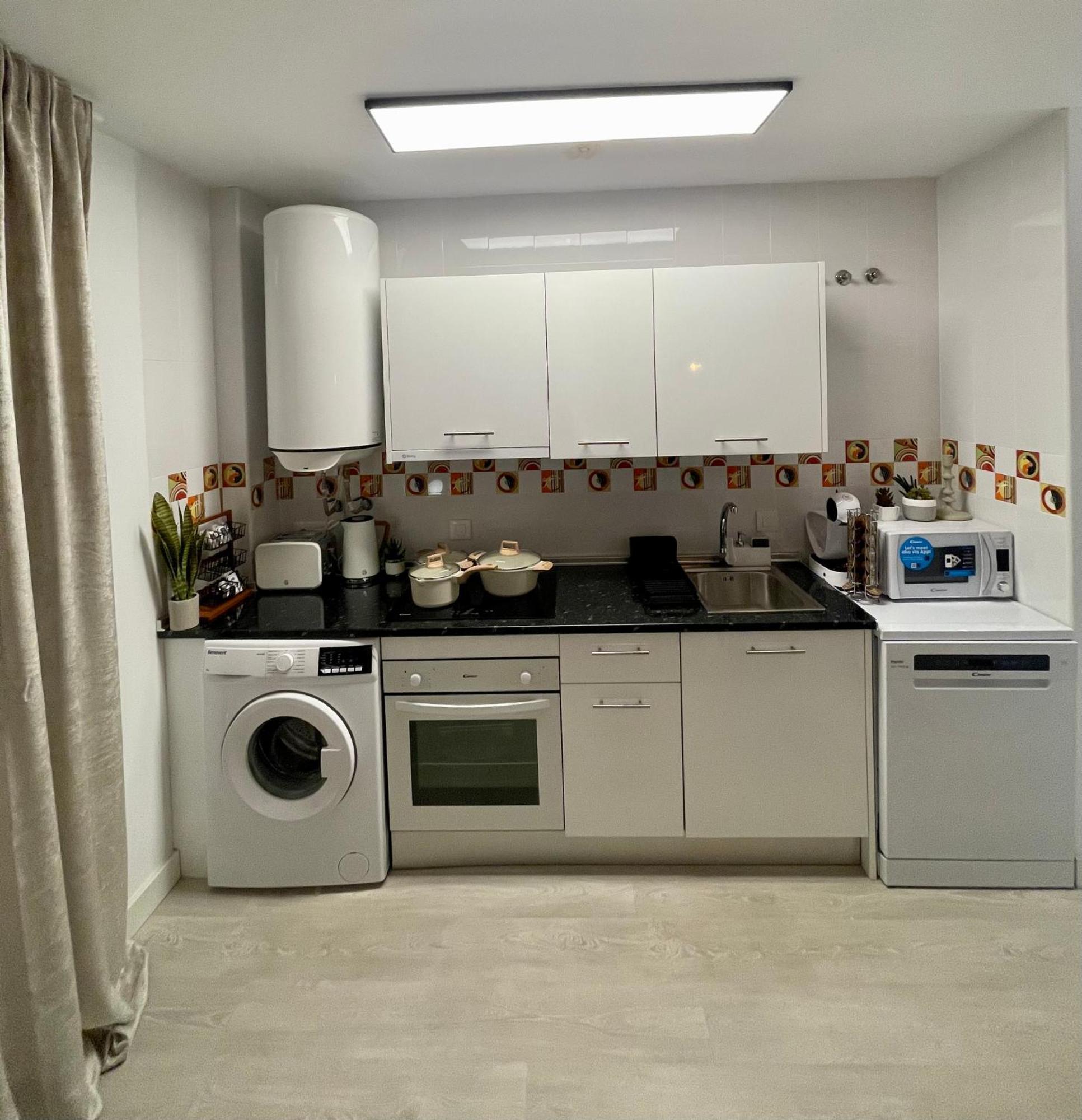 Apartment Historical Centre! Private Terrace & Gym-near Public Parking *
