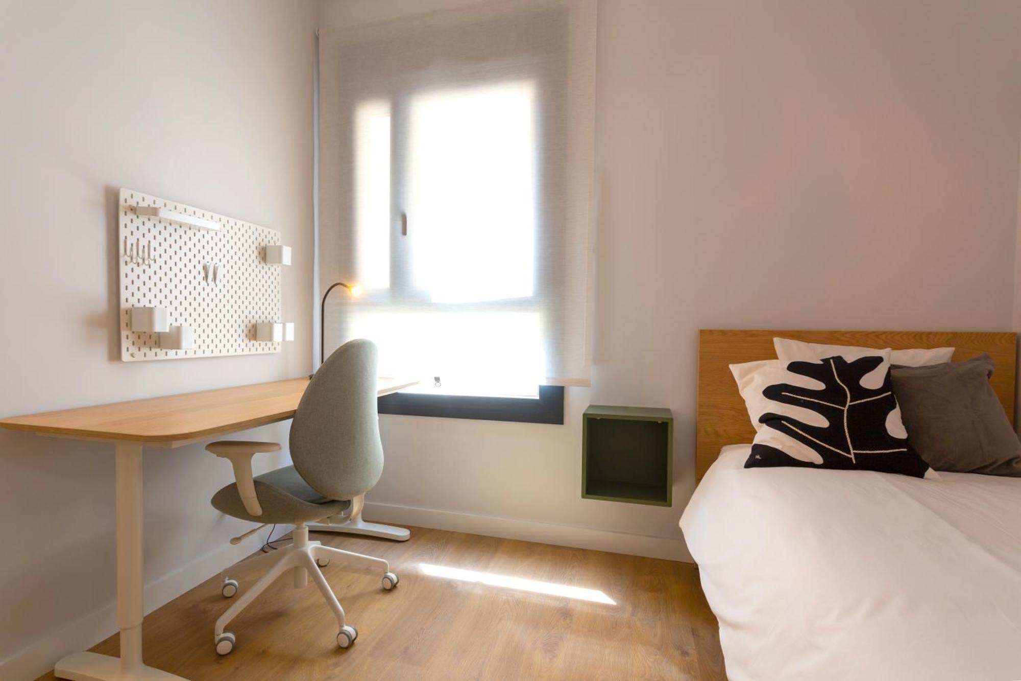 Apartamento Con Vistas En Paseo De Reding By Rent Me Appartement *