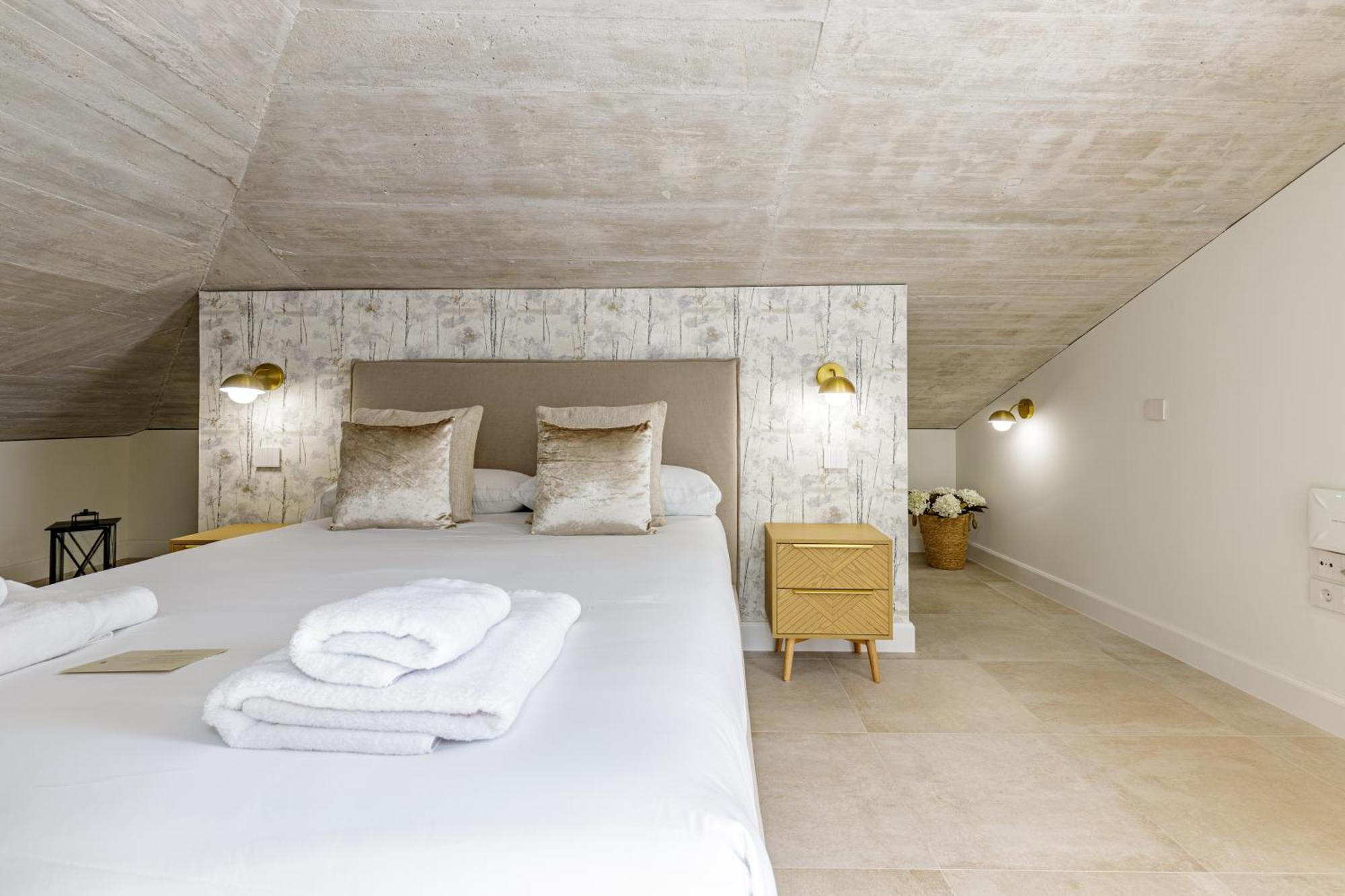 Plaza Del Siglo & Boutique By Caleta Homes * Malaga