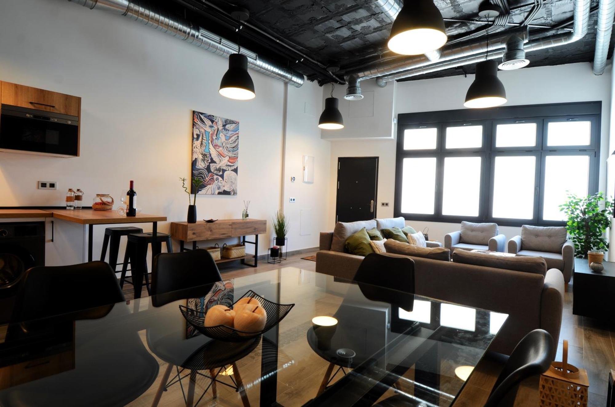 Fabrica Del Lujo En El Centro De * Málaga