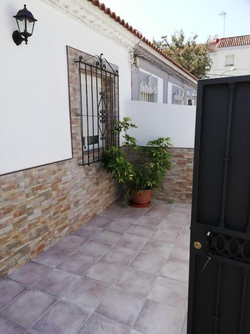 Casa Familiar Patio Y 2 Banos Con Aire Acondicionado * Malaga