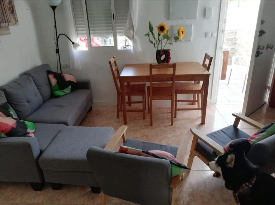Casa Familiar Patio Y 2 Banos Con Aire Acondicionado Apartment Malaga