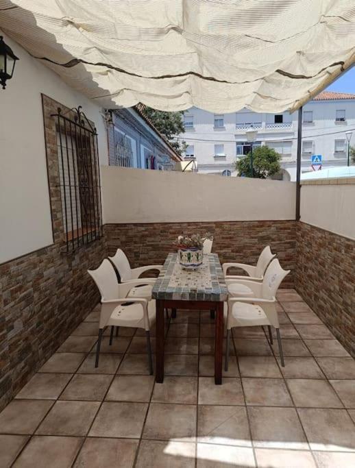 Casa Familiar Patio Y 2 Banos Con Aire Acondicionado Lejlighed *