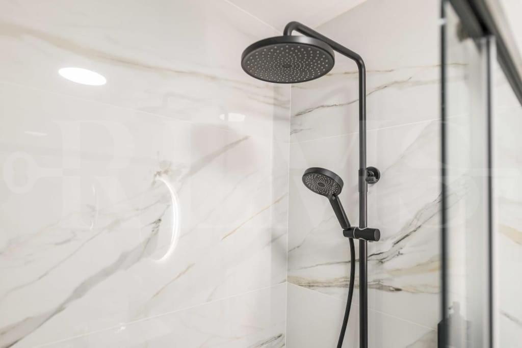 Apartment Bright And Modern By Rems