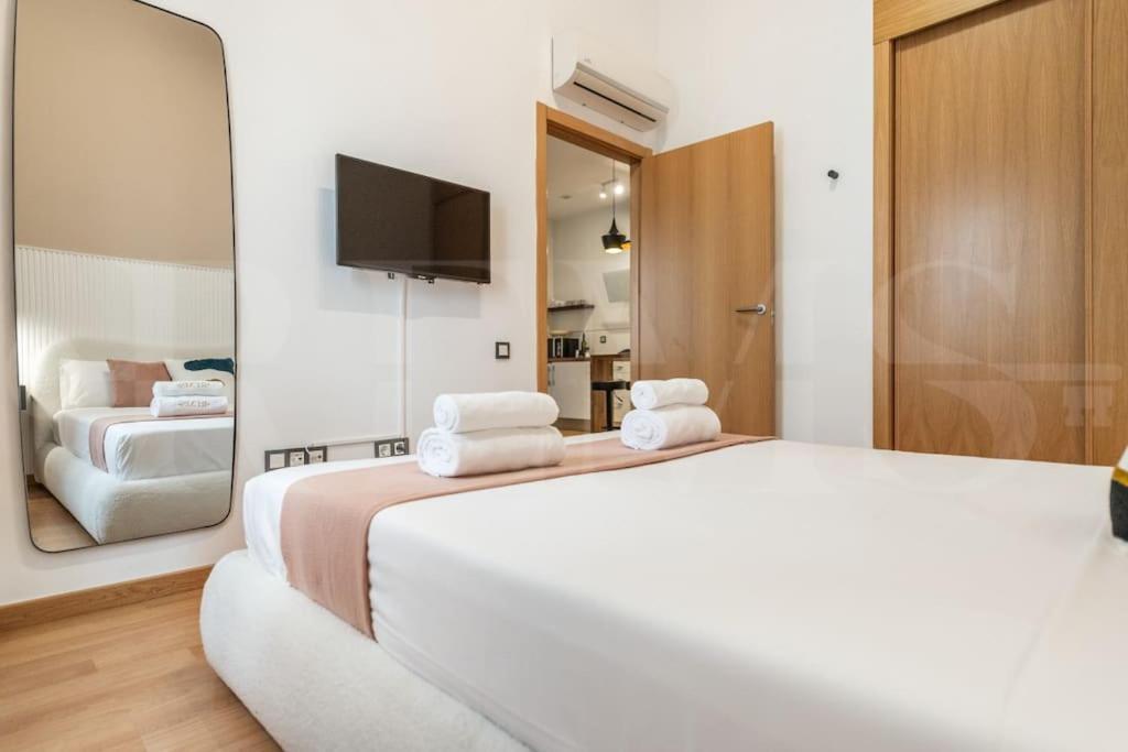Apartment Comfortable In The Center By Rems