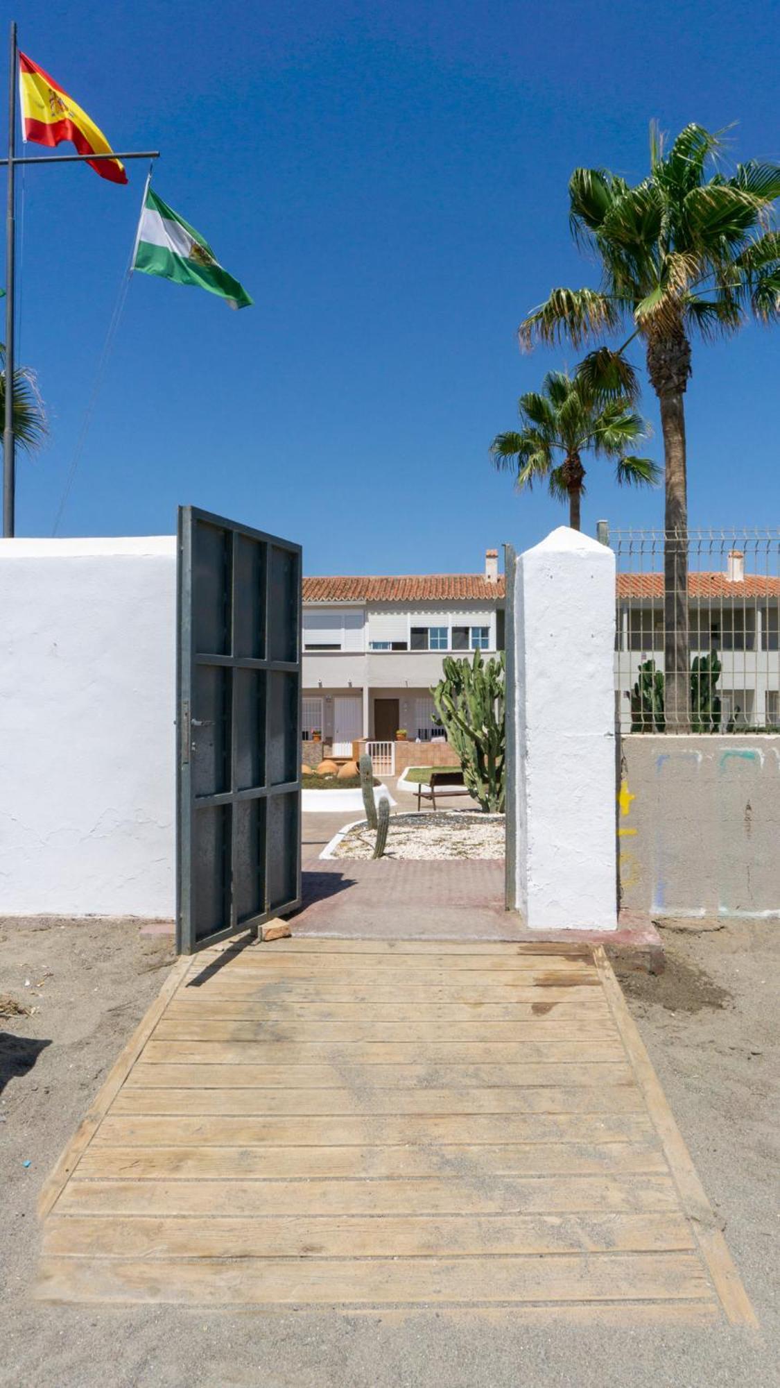 Chalet En Primera Linea De Playa Apartment Málaga
