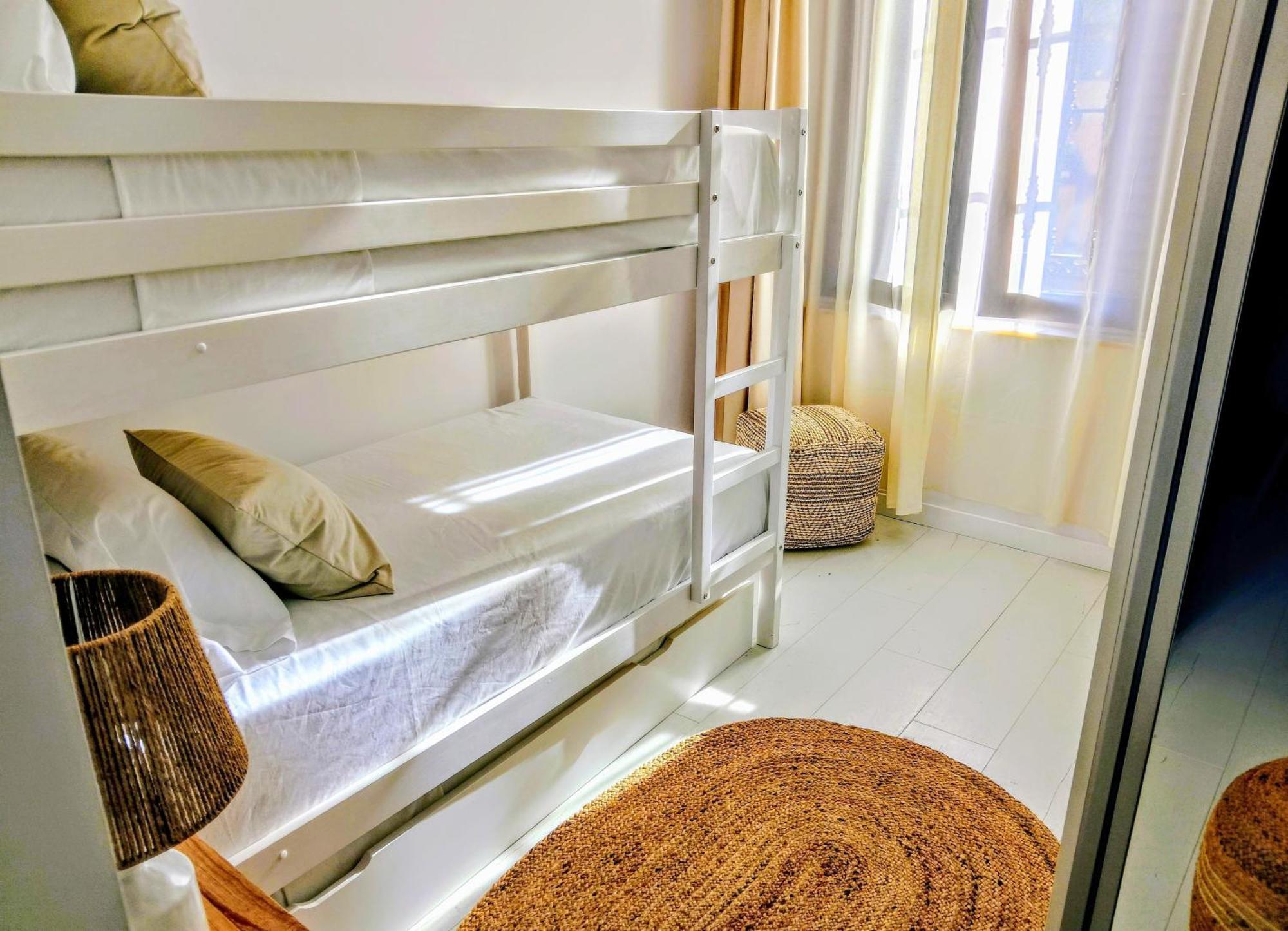 Piso Con Patio, 3 Habitaciones, En La Goleta Appartamento Málaga
