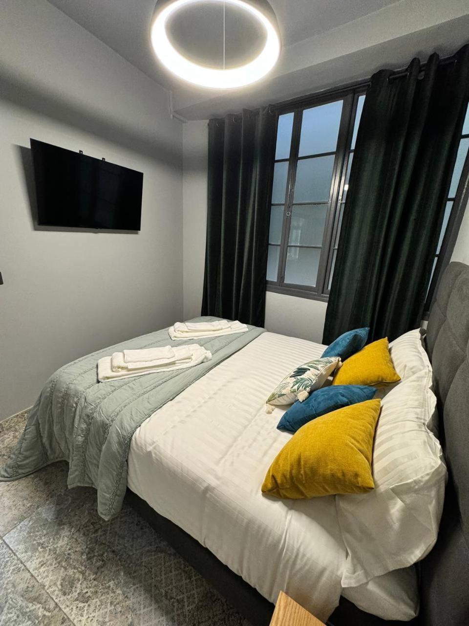 Alma De Malaga 2Br Stay With Art History & Comfort In The Heart Of The City Lägenhet