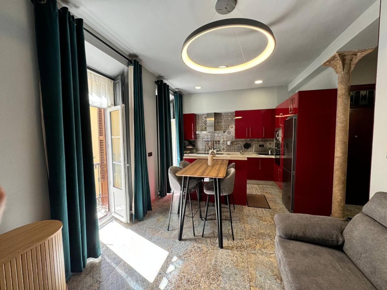 Alma De Malaga 2Br Stay With Art History & Comfort In The Heart Of The City Lägenhet *
