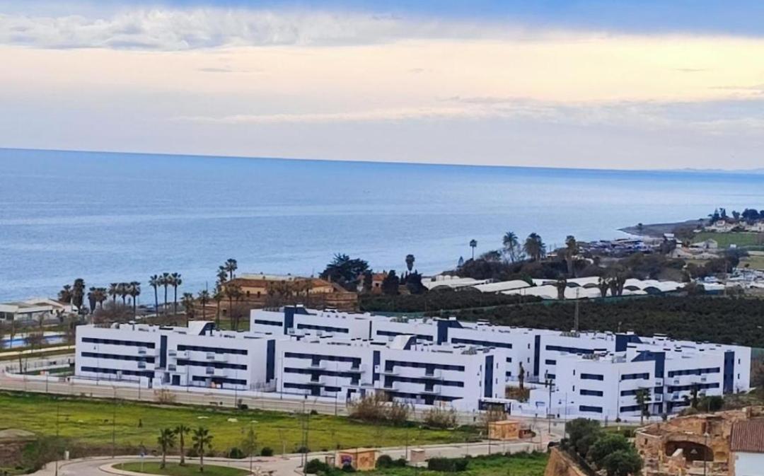 Valle-niza: Beachfront Retreat In Velez-malaga Apartamento