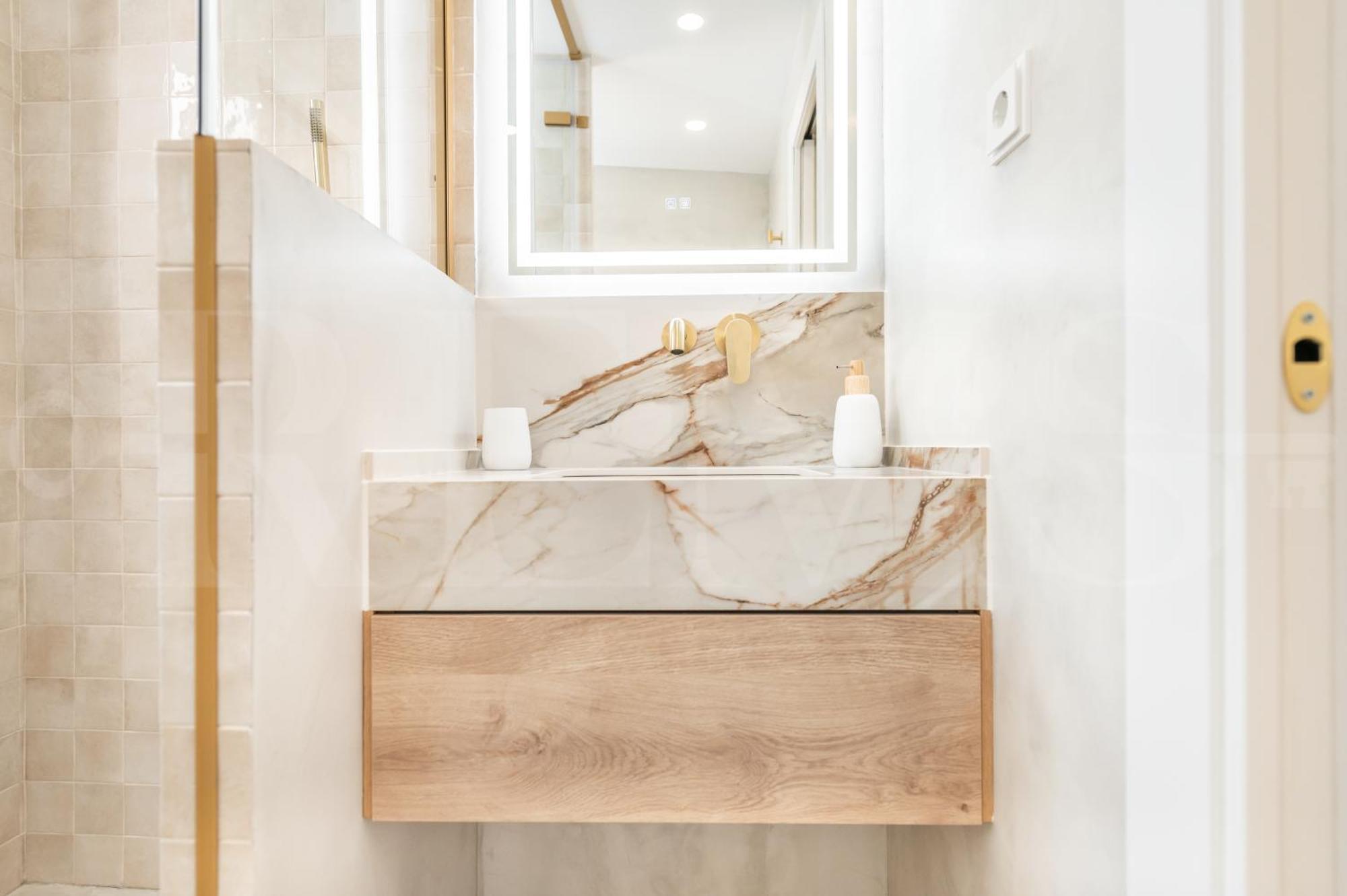 Appartamento Charming With Private Patio By Rems *