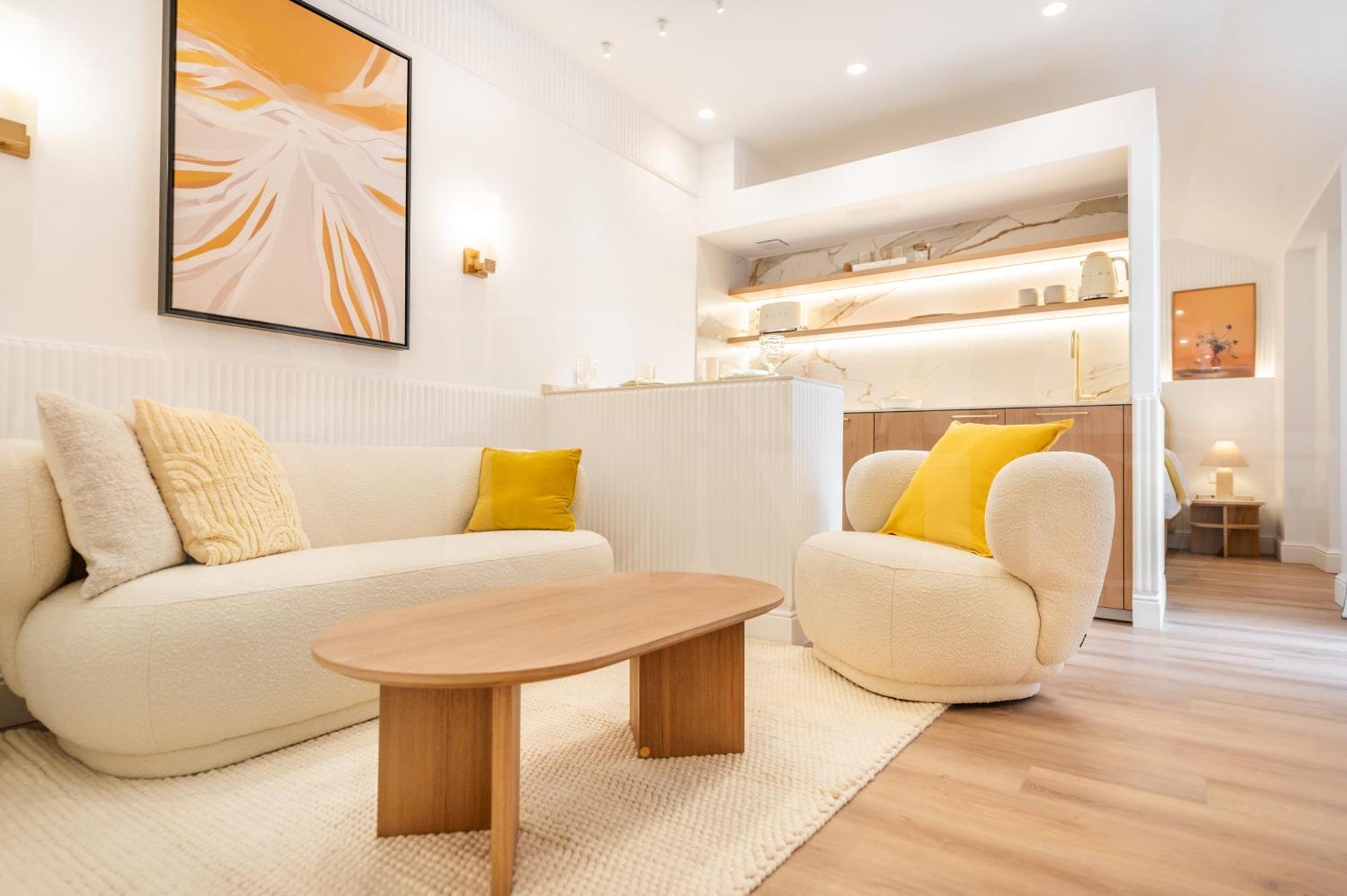 Charming With Private Patio By Rems Málaga