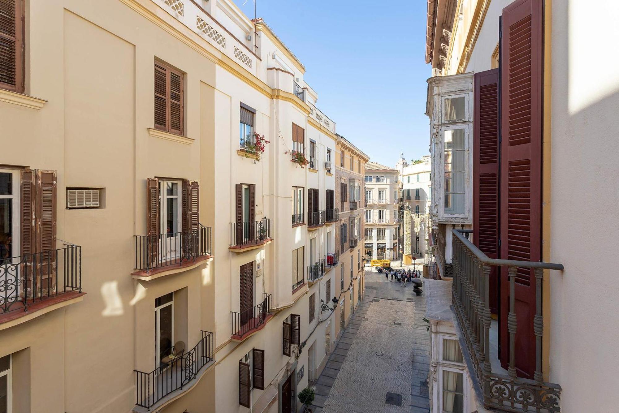 Genteel Larios * Málaga