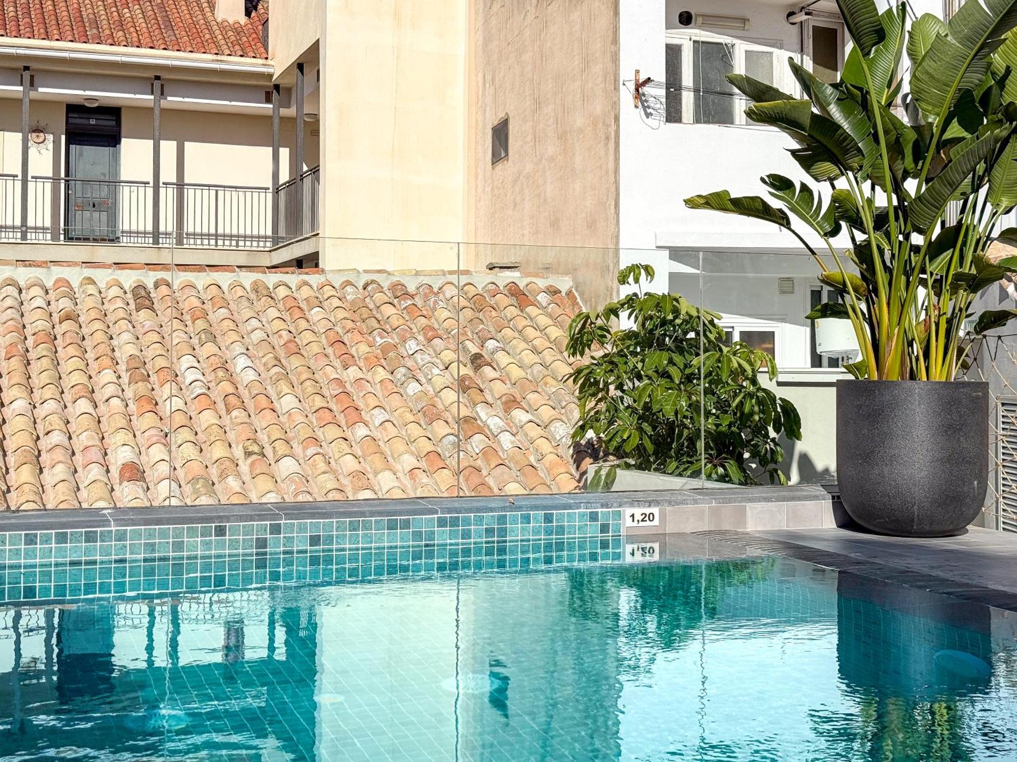 Coeo Hernan Ruiz Rooftop Pool Hostel