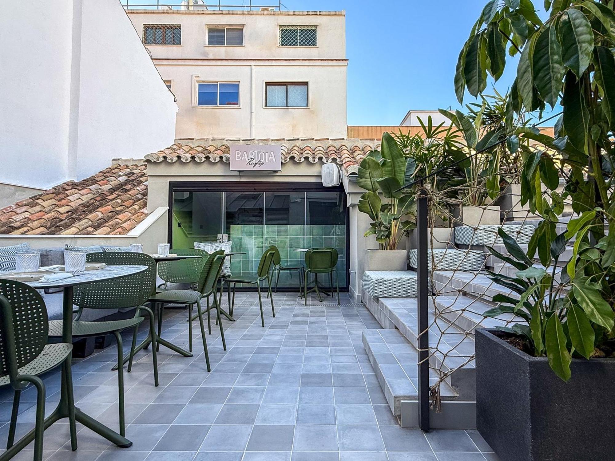 Coeo Hernan Ruiz Rooftop Pool Hostel