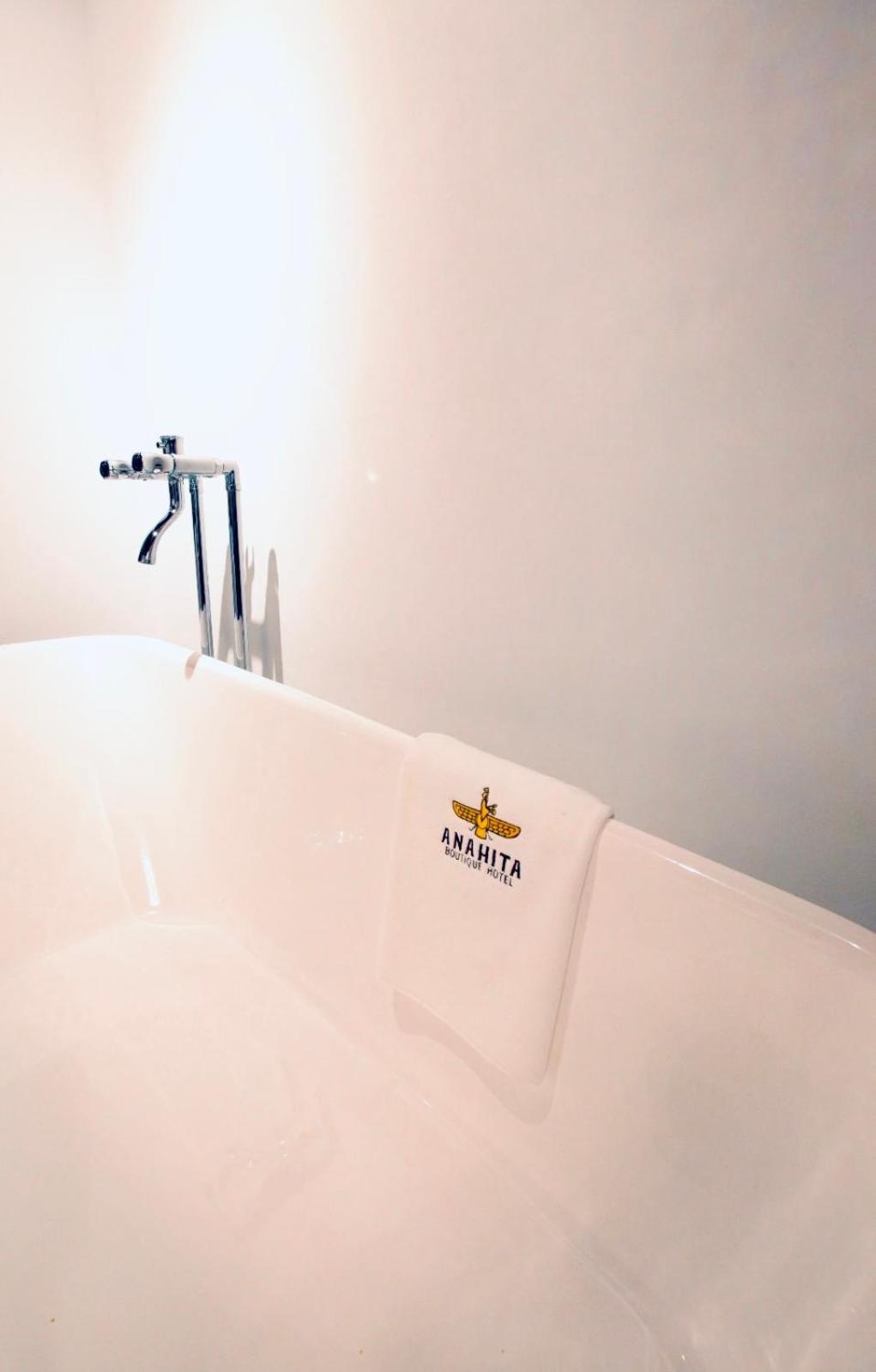 Anahita Boutique 4*