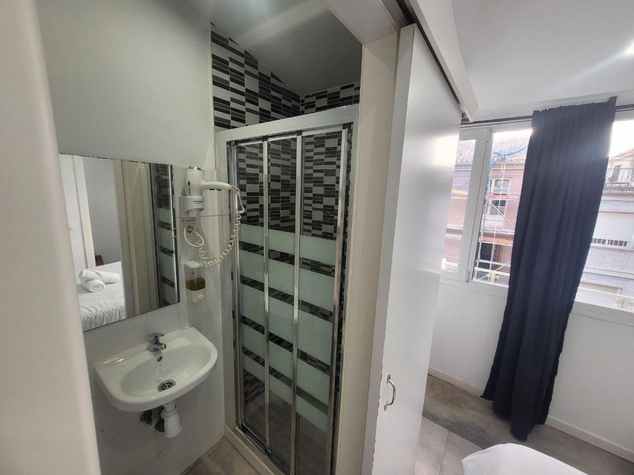 Pensión Ayz Frailes - Auto Check-in (adults Only) 3*