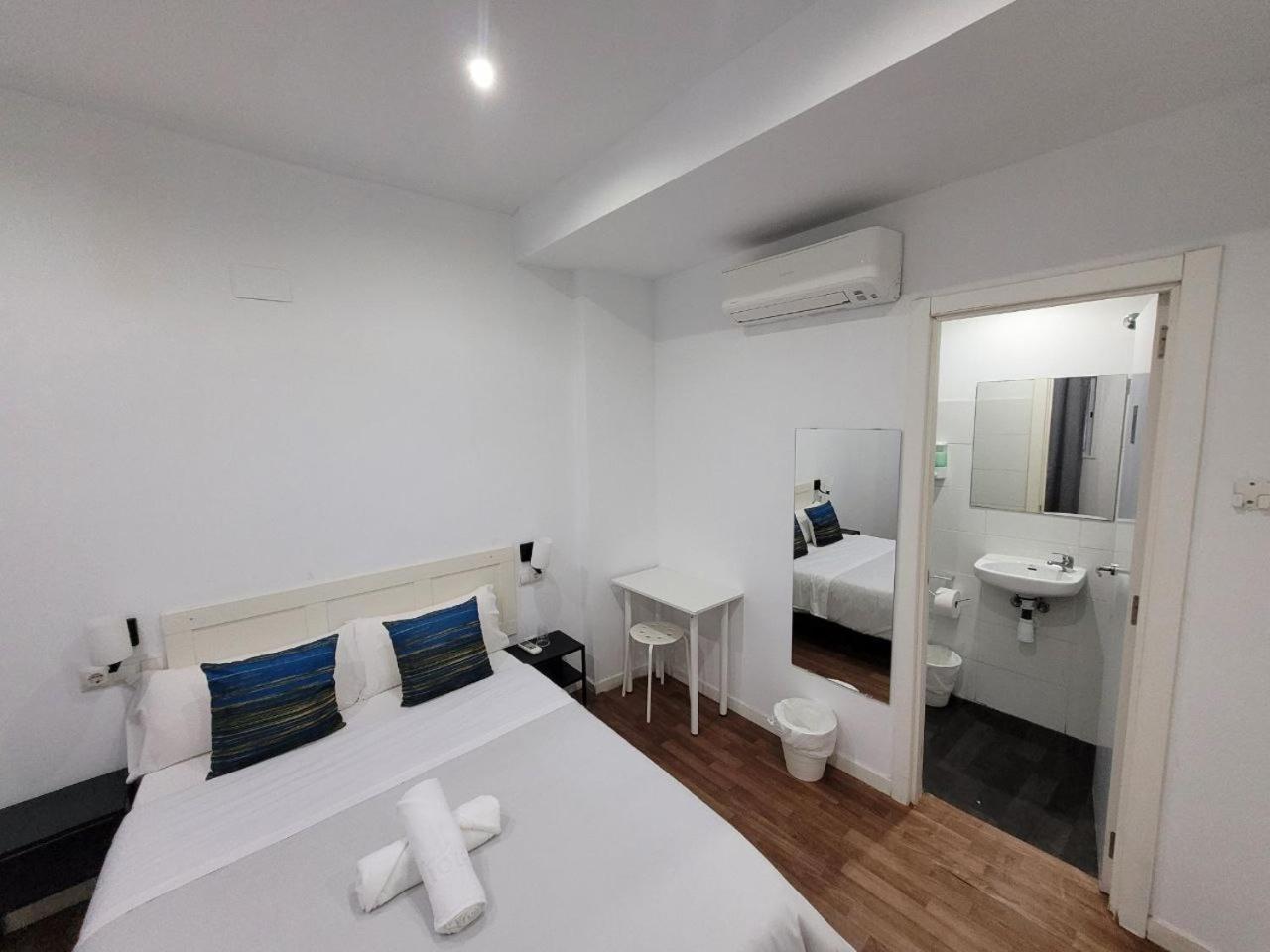 Ayz Frailes - Auto Check-in (adults Only)