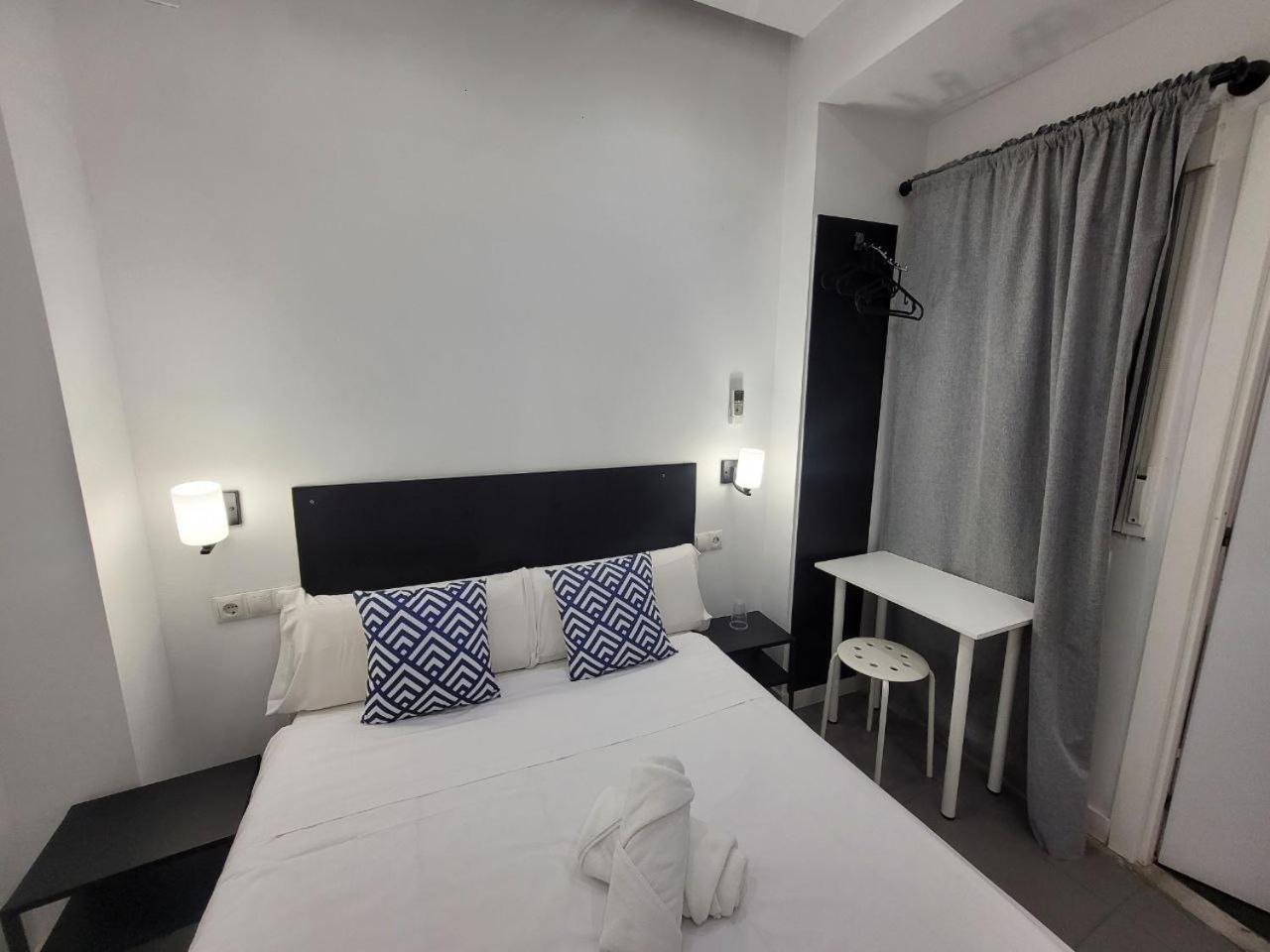 Ayz Frailes - Auto Check-in (adults Only)