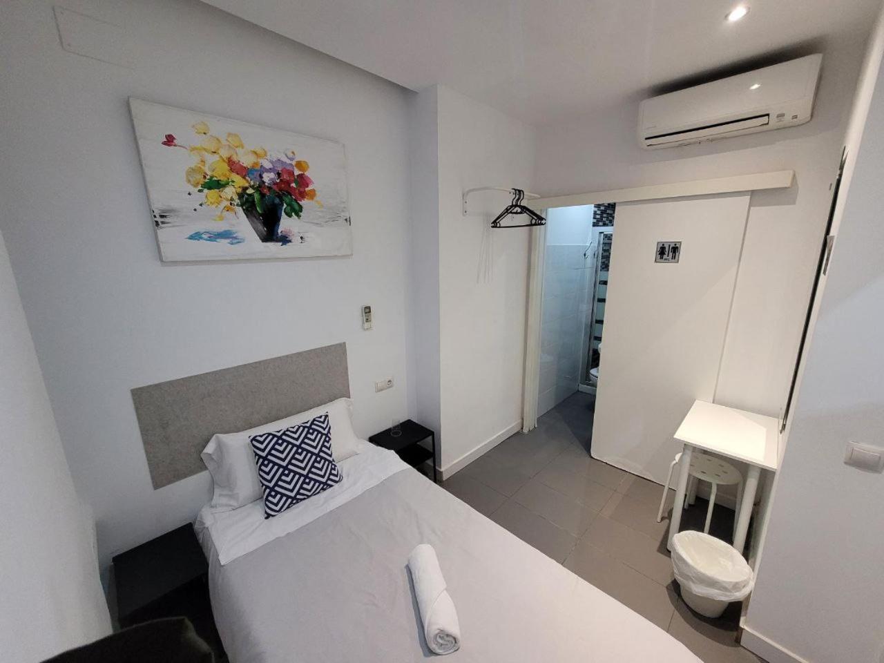 Ayz Frailes - Auto Check-in (adults Only) Pensión