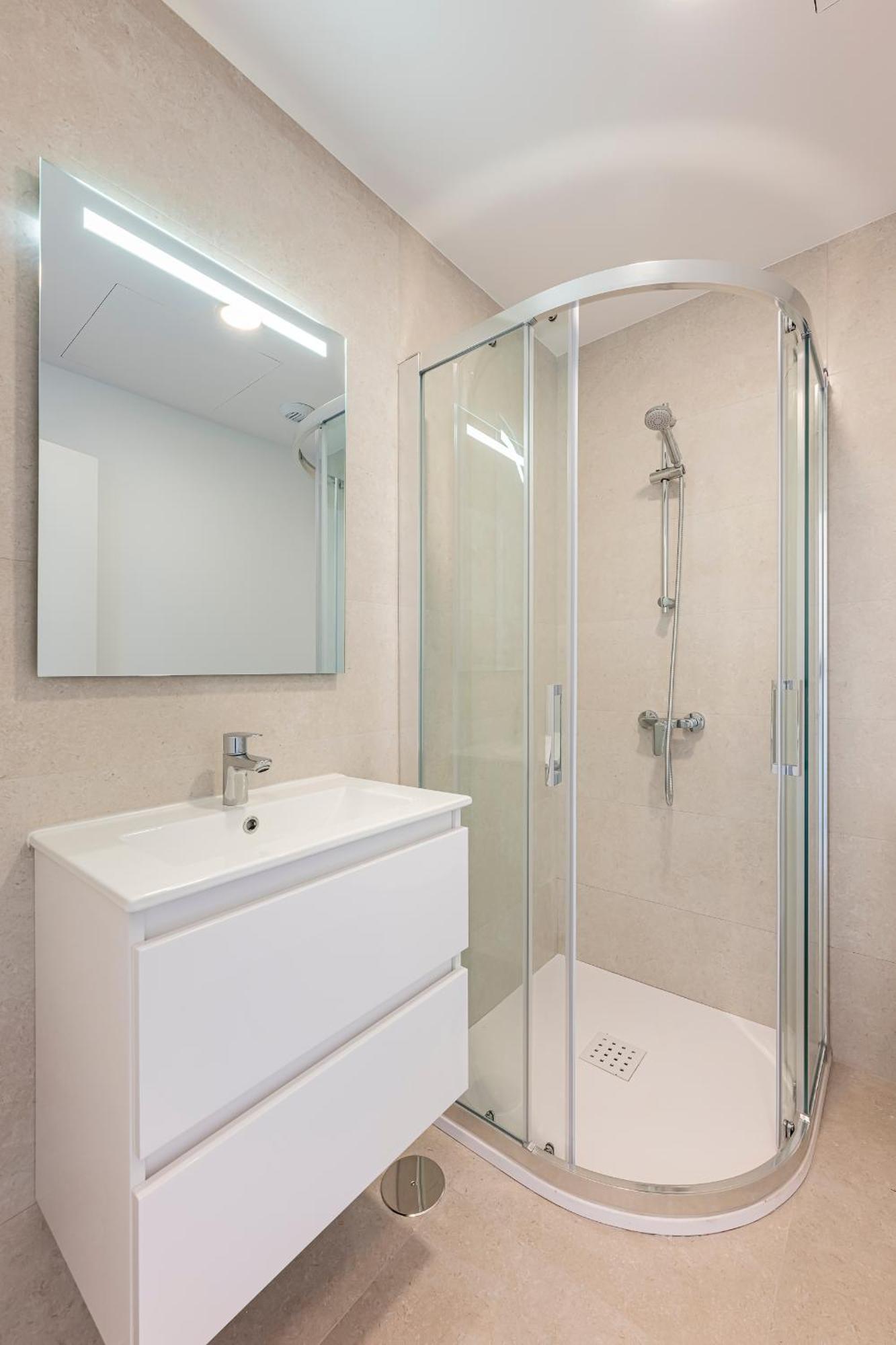 Apartamento Primero En Centro De *