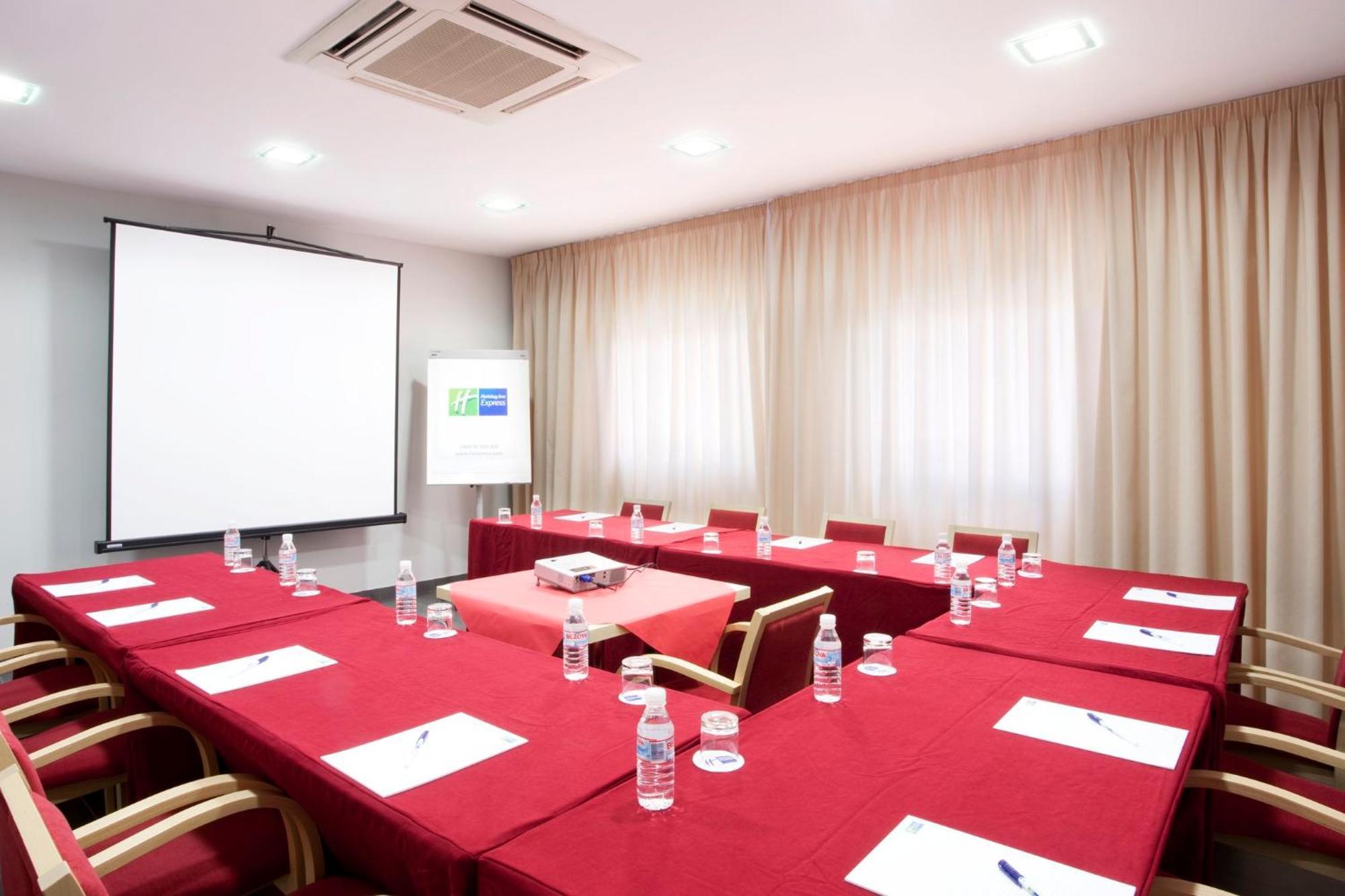 Hotell Express Airport By Ihg