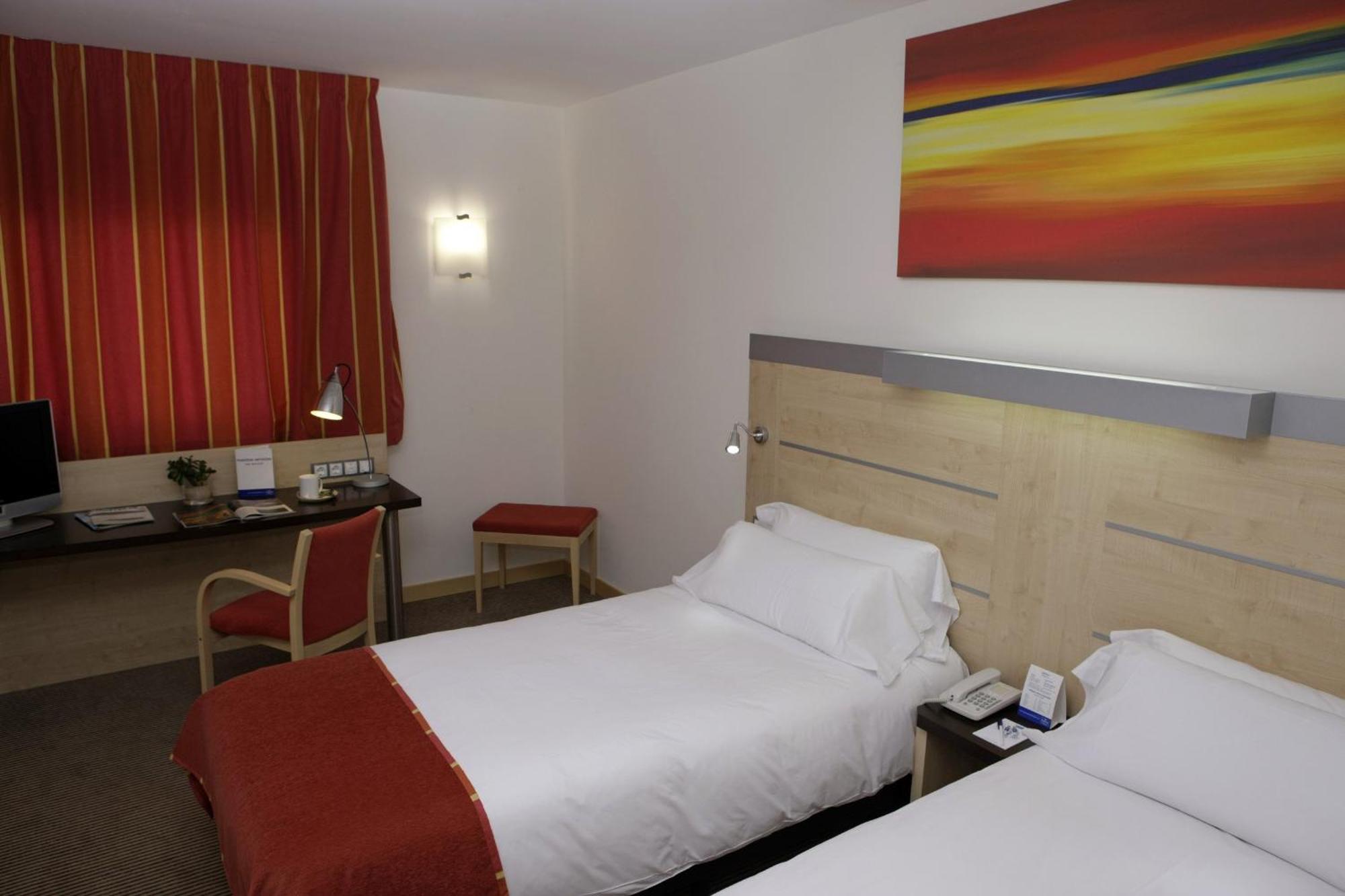 Express Airport By Ihg Hotell 3*