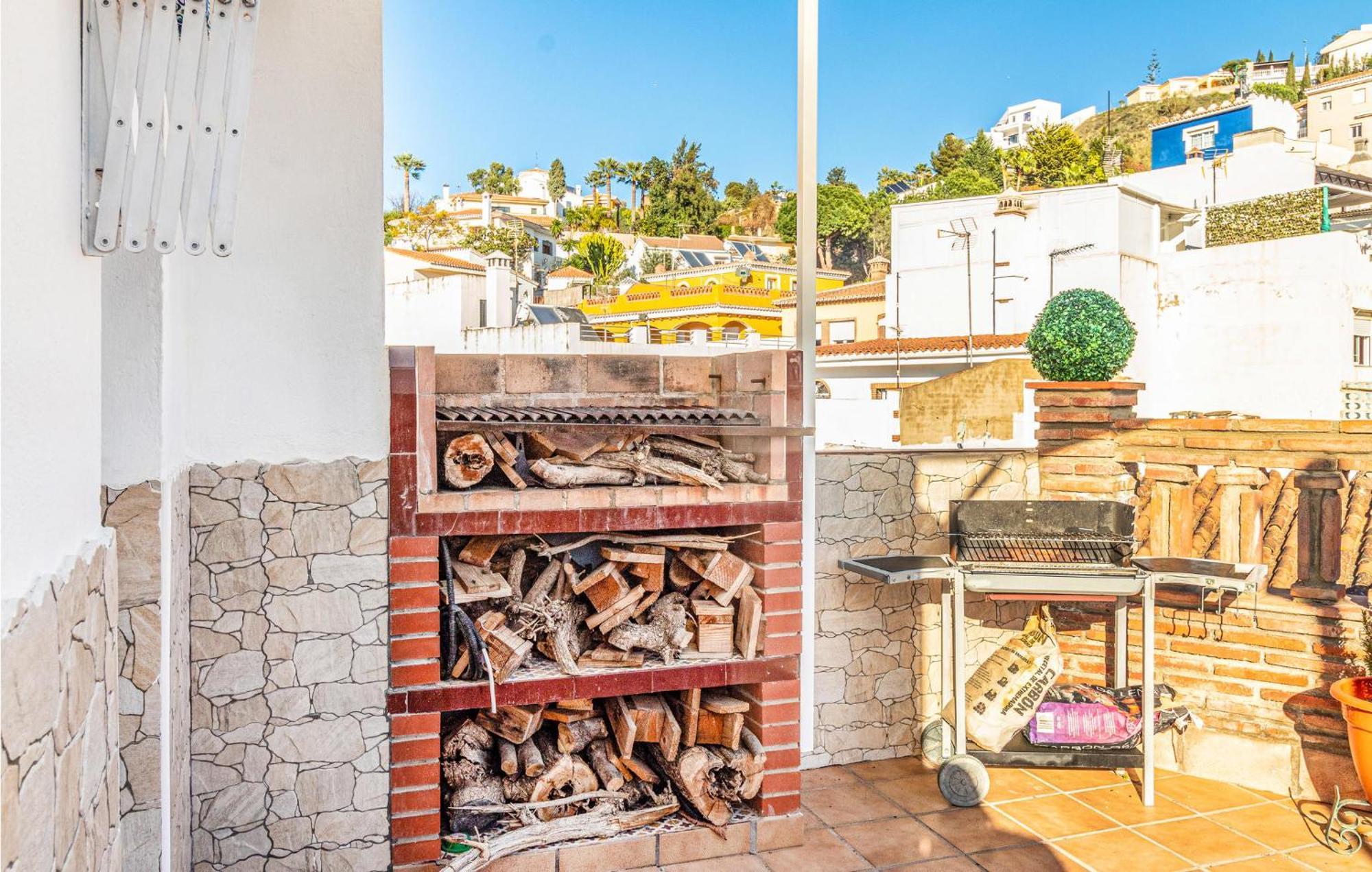 Casa de férias Stunning In Mlaga With 2 Bedrooms And Wifi
