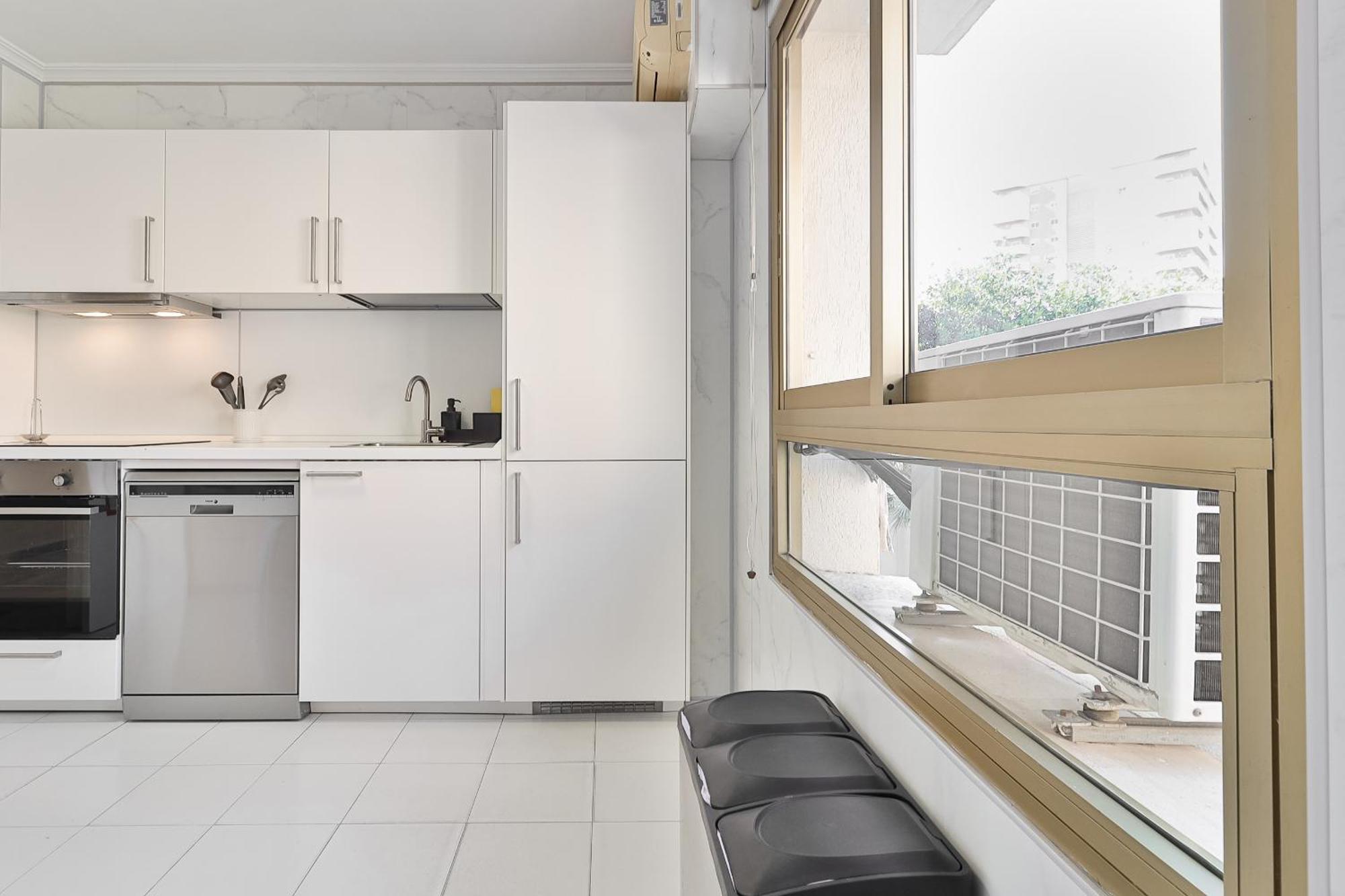 Appartement C9 Roomy Luminous 5 Bedroom In Town