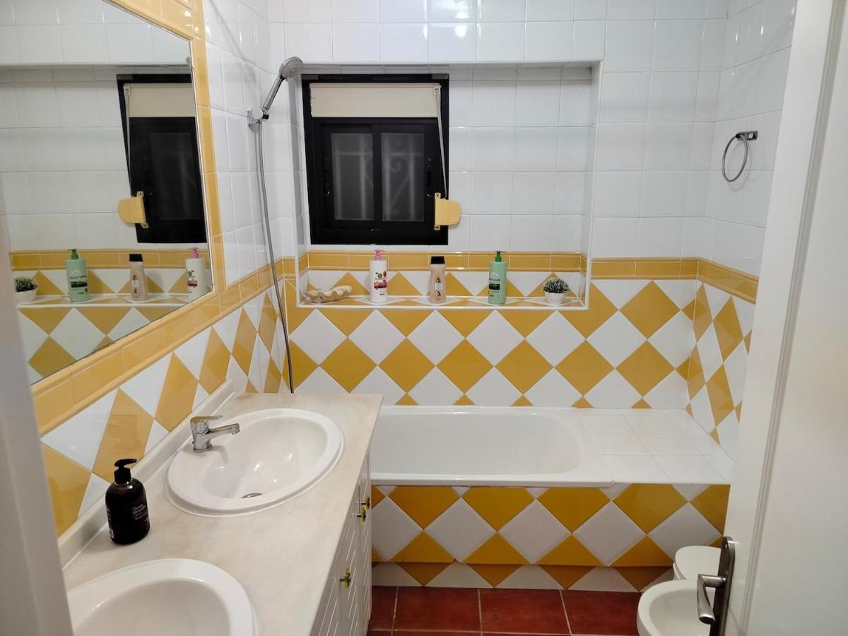 Fantastico Con Piscina Comunitaria Junto Al Mar En * Malaga